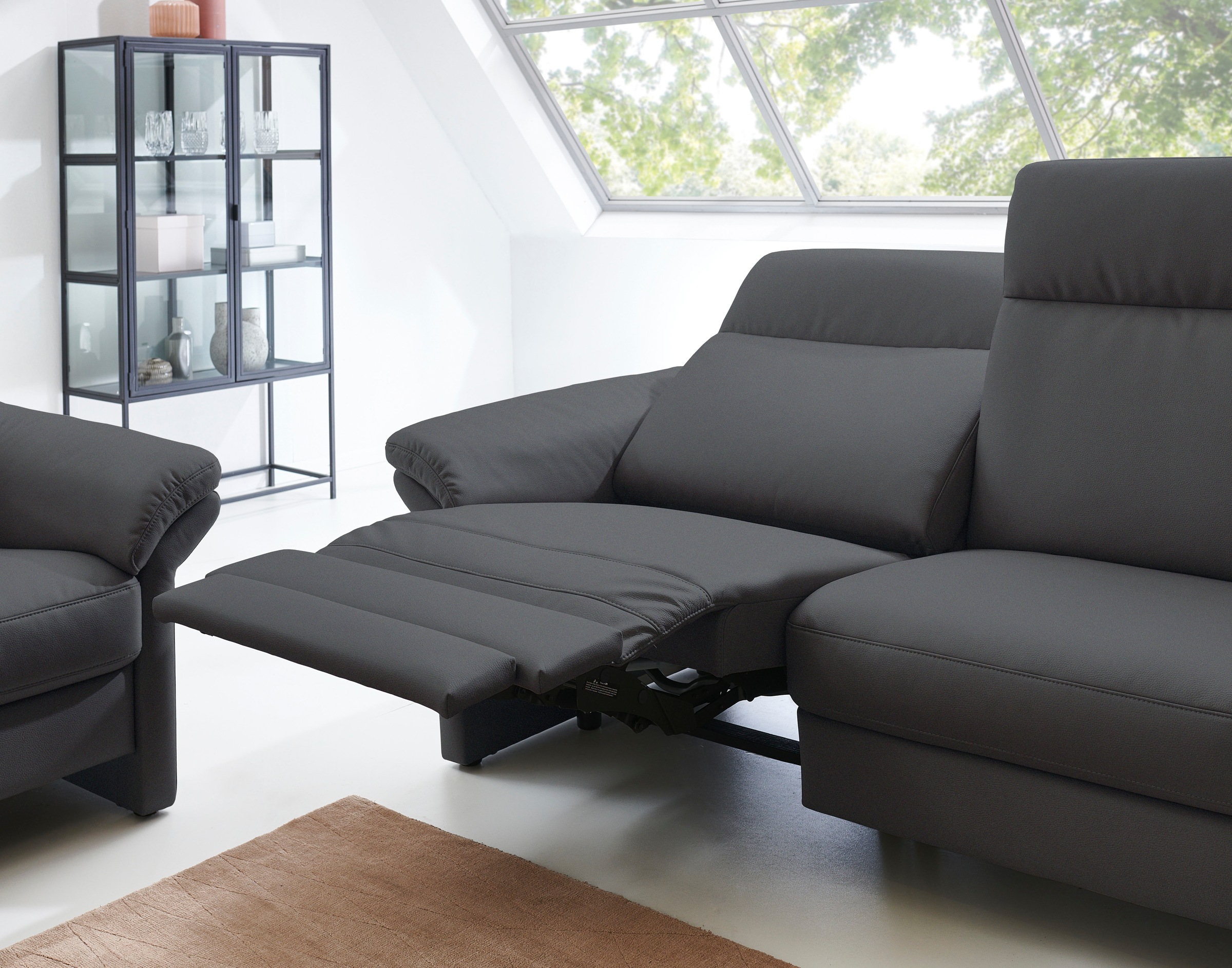 Places of Style 2,5-Sitzer »Senise, Breite 186 cm, Armteilverstellung, Federkern«, wahlweise auch mit Relaxfunktion auf beiden Seiten