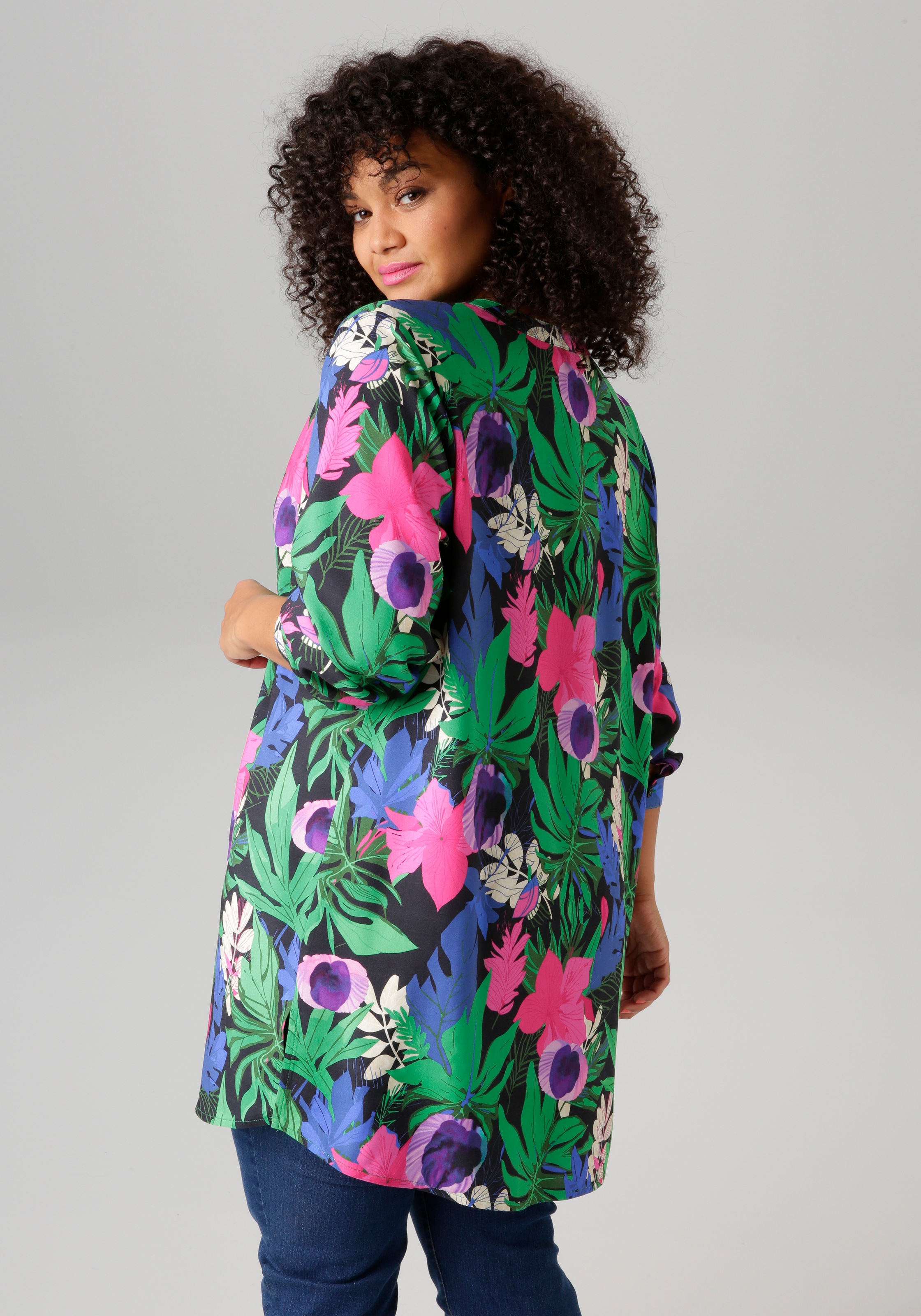 Aniston PLUS Longbluse, mit tropischen Blüten und Blättern bedruckt günstig online kaufen