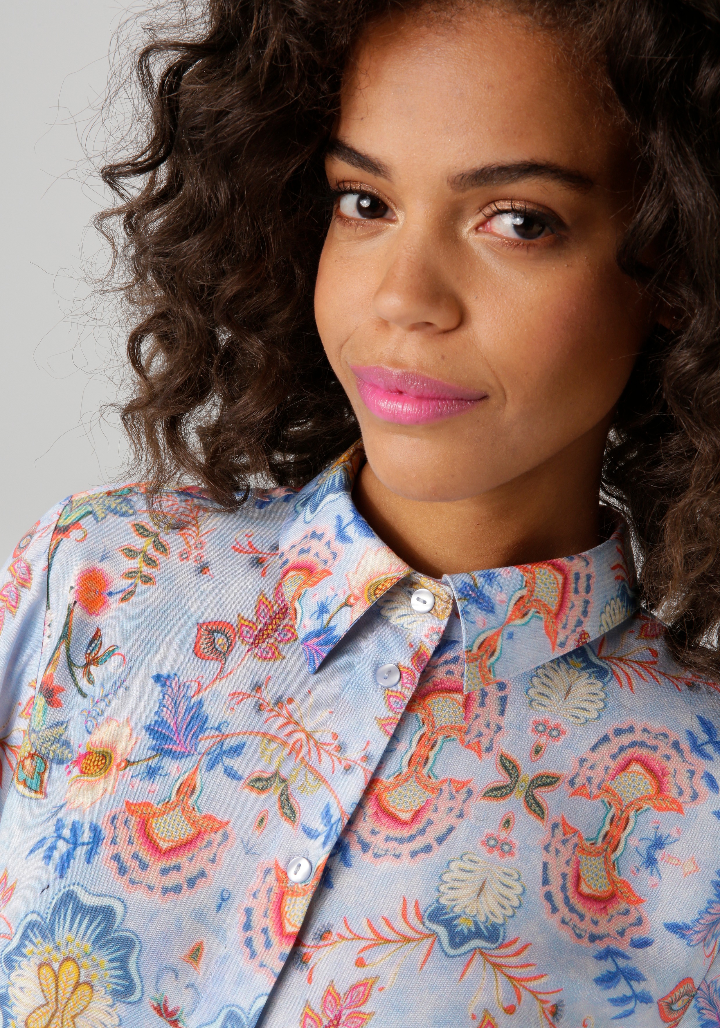 Thumbnail - Aniston CASUAL Hemdbluse mit fantasievollen Blumendruck - jedes Teil ein Unikat