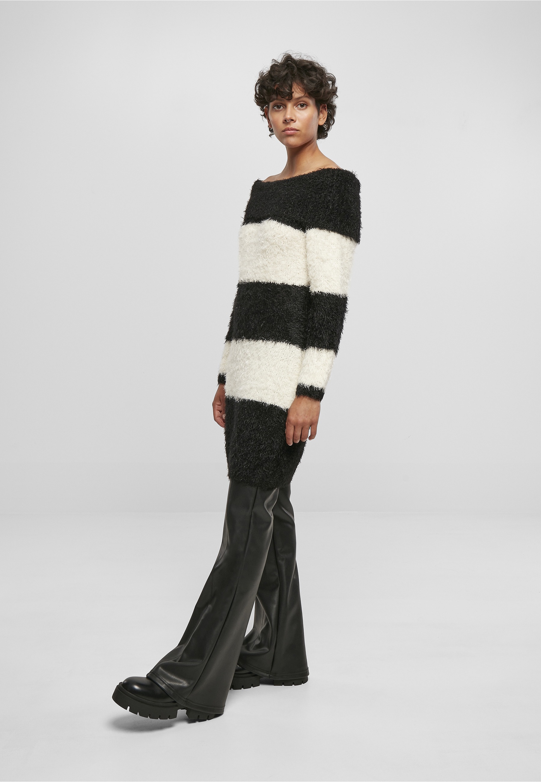 URBAN CLASSICS A-Linien-Kleid »Urban Classics Damen Ladies Off Shoulder Feather Dress« 1 tlg.