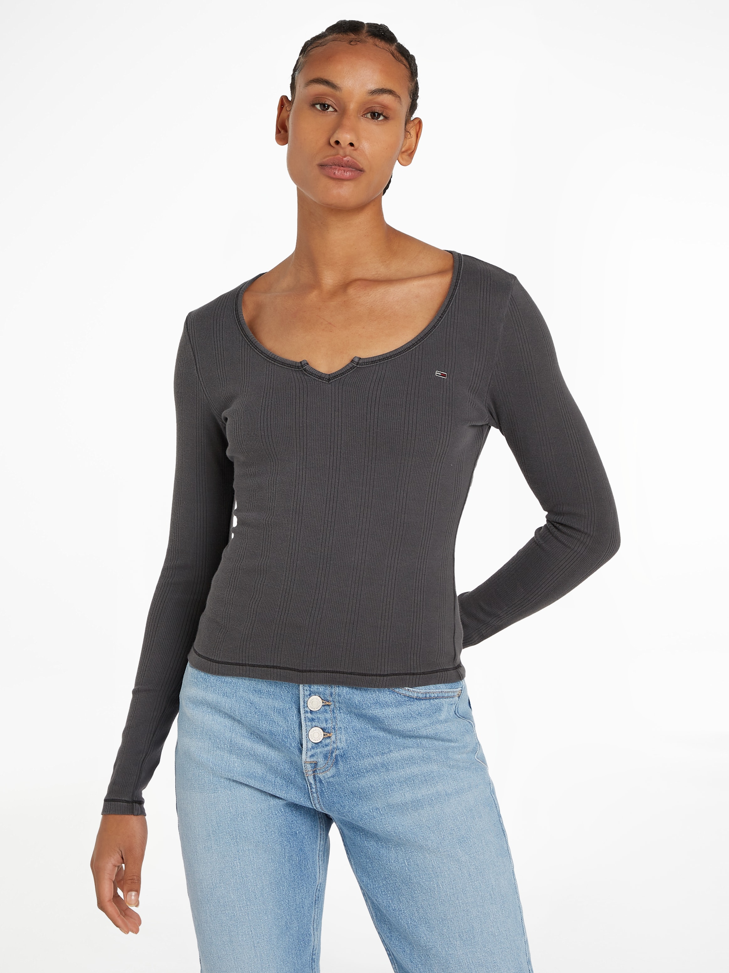 Tommy Jeans Langarmshirt "TJW SLIM NECKLINE DETAIL GMD LS", mit Detail an am Ausschnitt