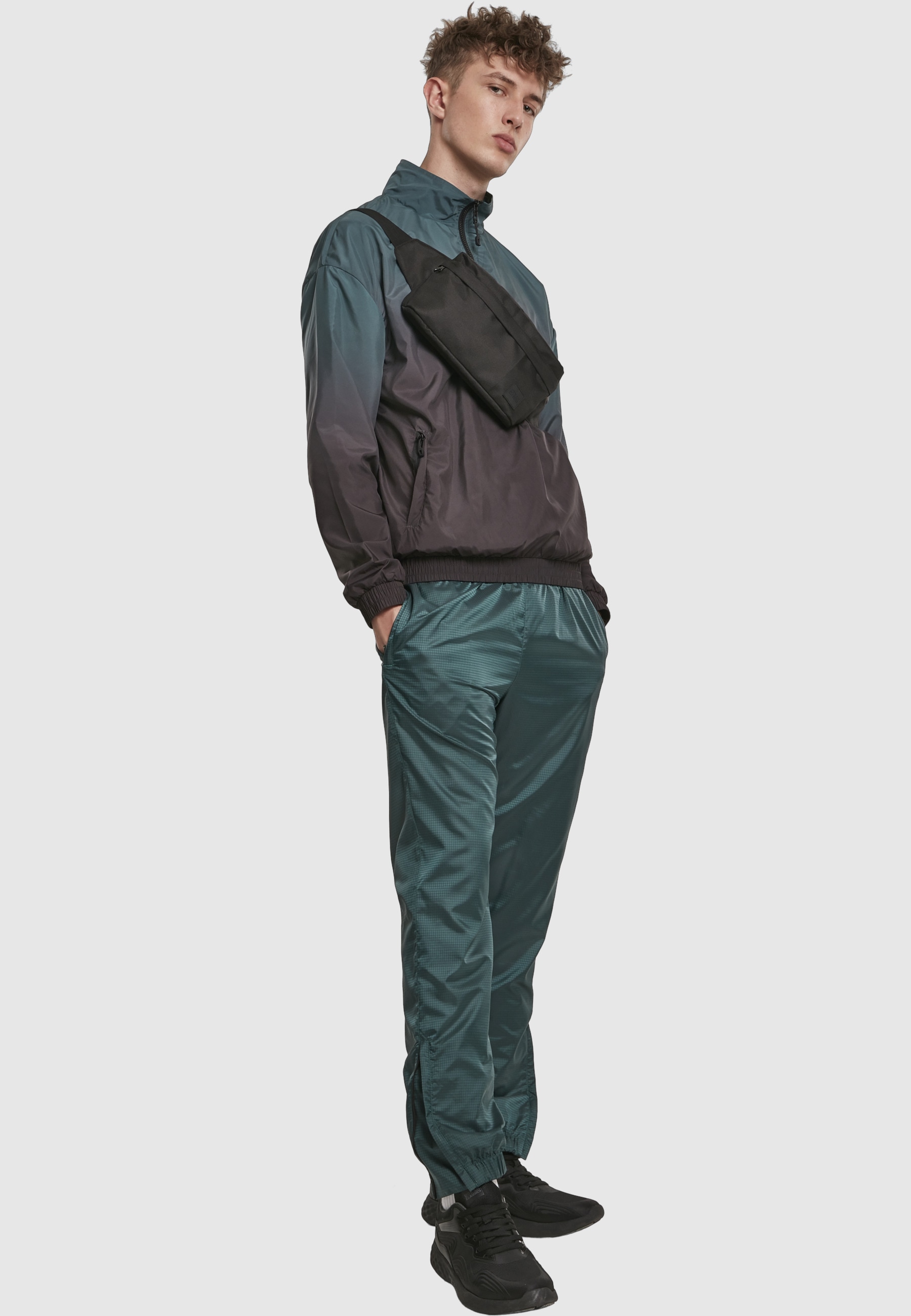 URBAN CLASSICS Allwetterjacke »Urban Classics Herren Gradient Pull Over Jacket« 1 Stk. tlg. ohne Kapuze