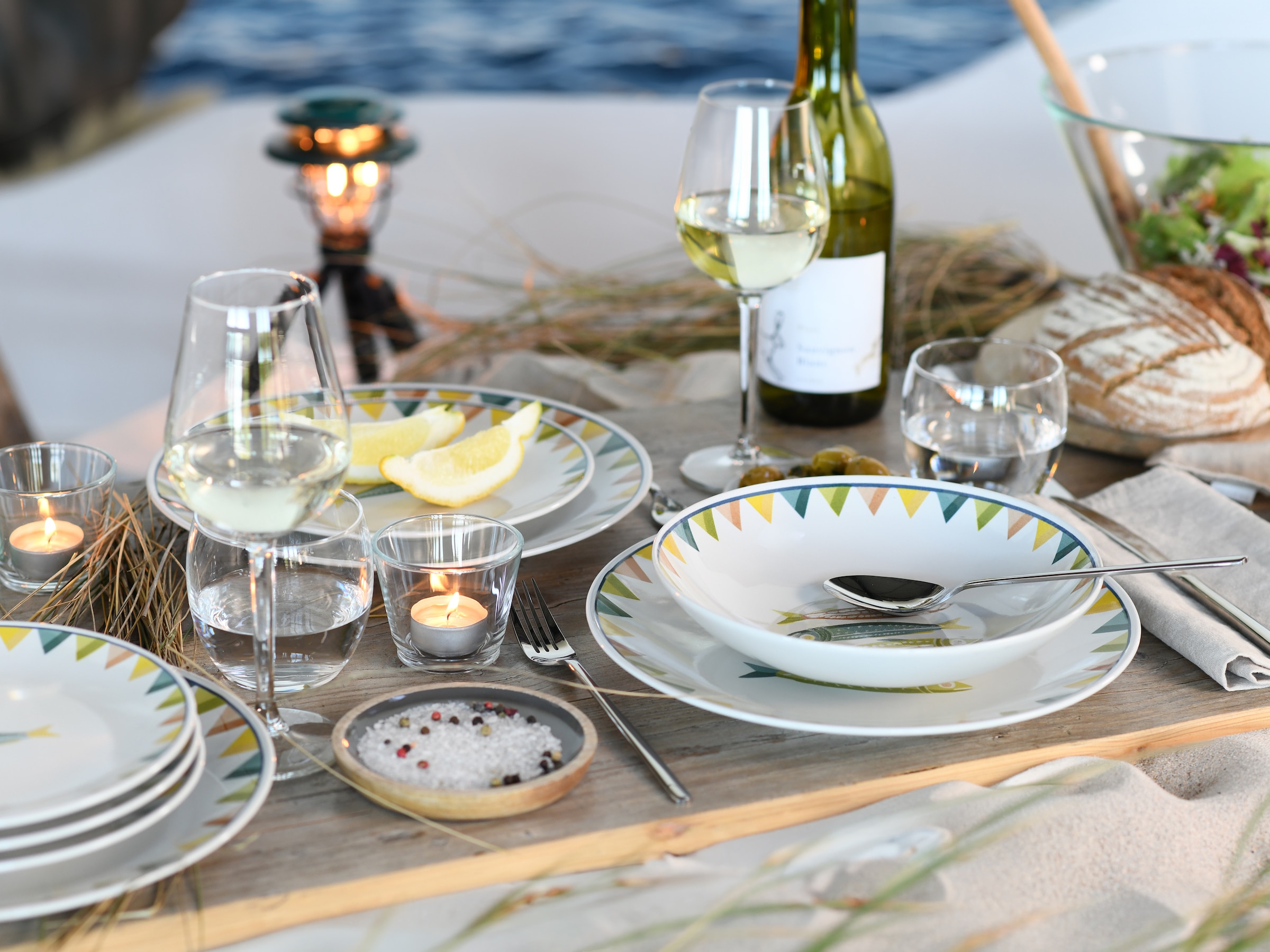 CreaTable Teller-Set »Sardinhas, Geschirr-Set, 12-tlg.« Hochwertiges Steinzeug, Zentrales Sardinen-Motiv