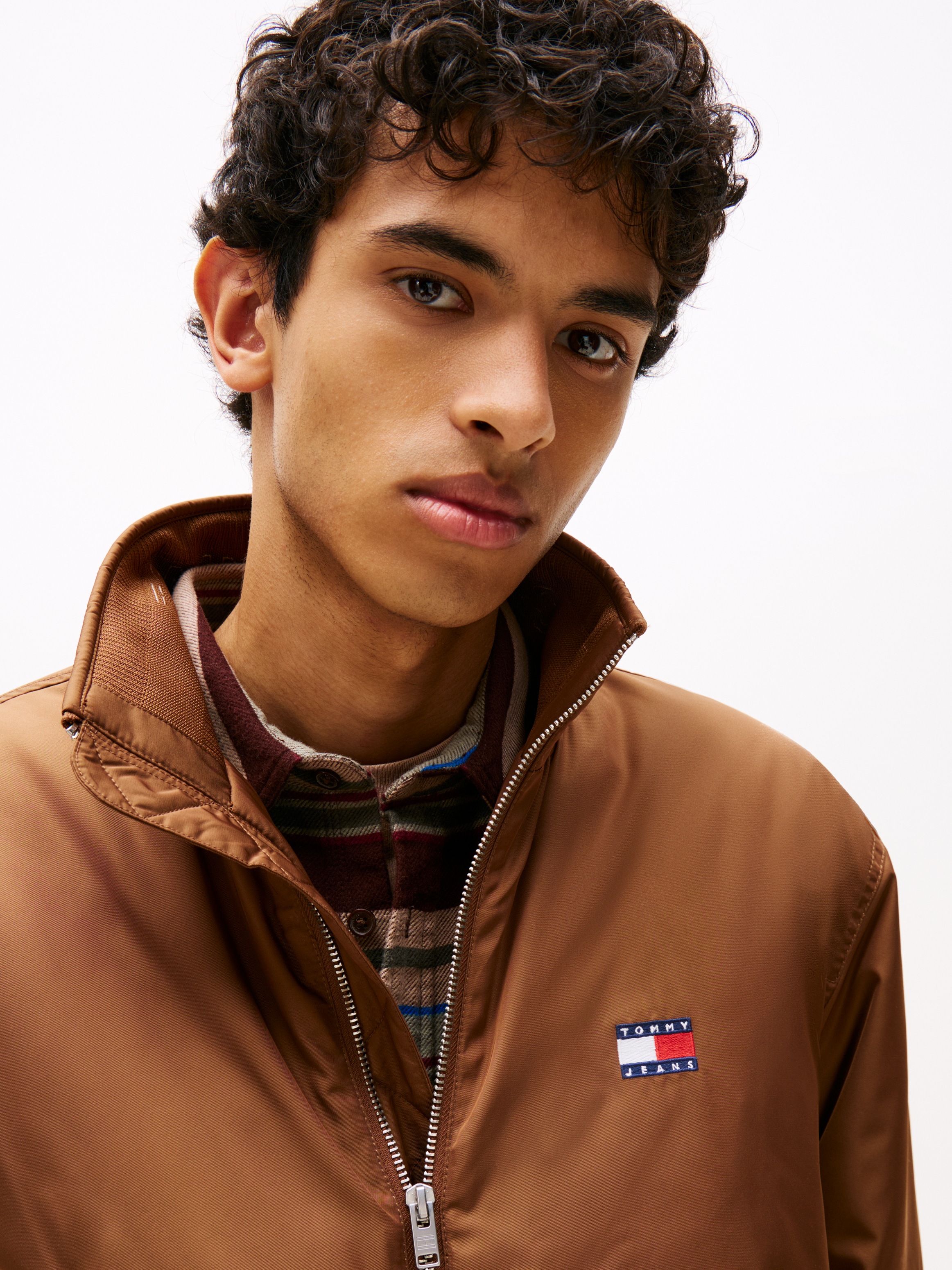 Tommy Jeans Blouson »TJM ESSENTIAL PADDED JACKET EXT«, Freizeitjacke, Übergangsjacke glänzend, Stretchbündchen, Stehkragen