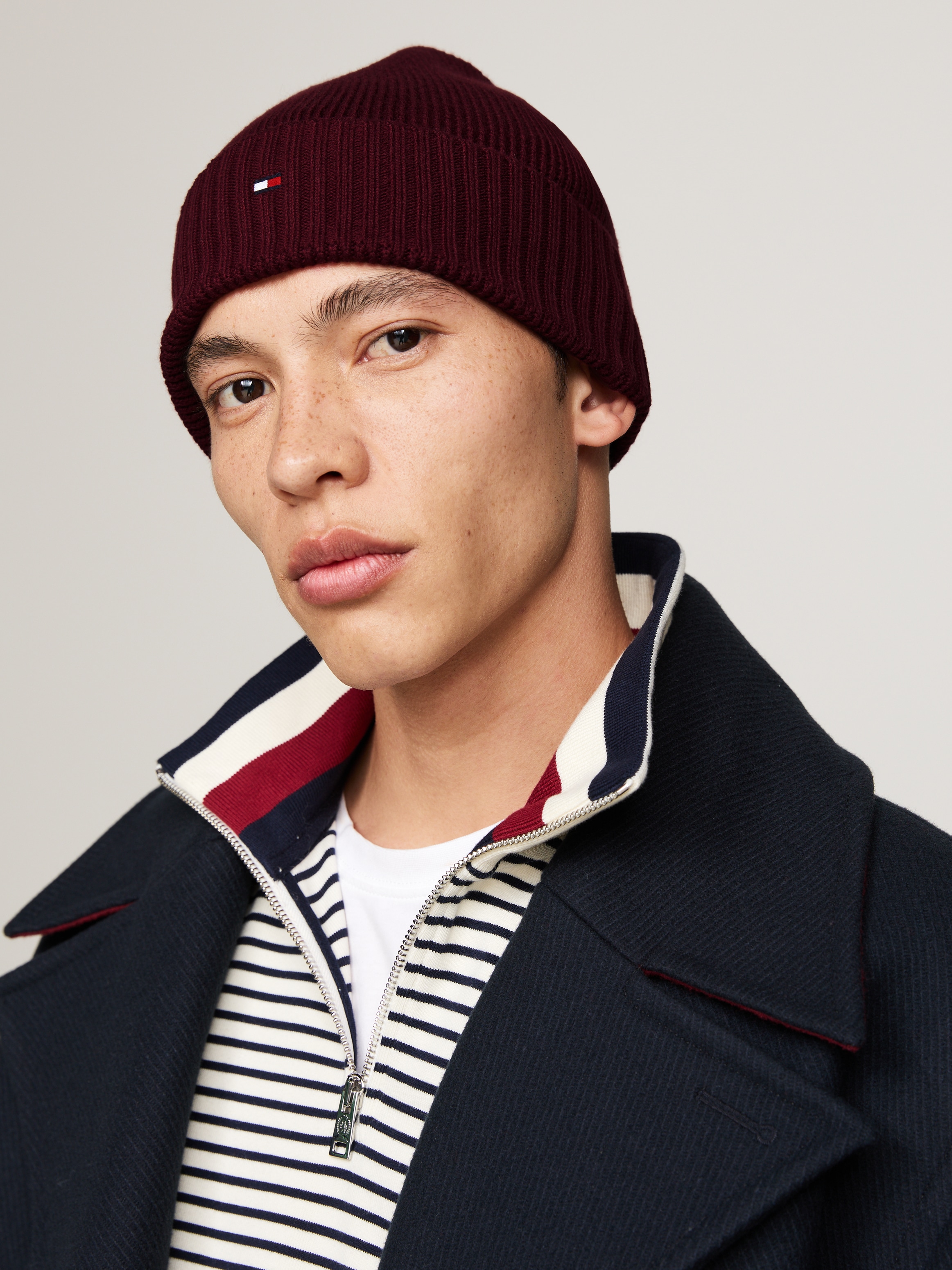 Tommy Hilfiger Strickmütze »TH FLAG PIMA COTTON BEANIE«, mit Logostickerei