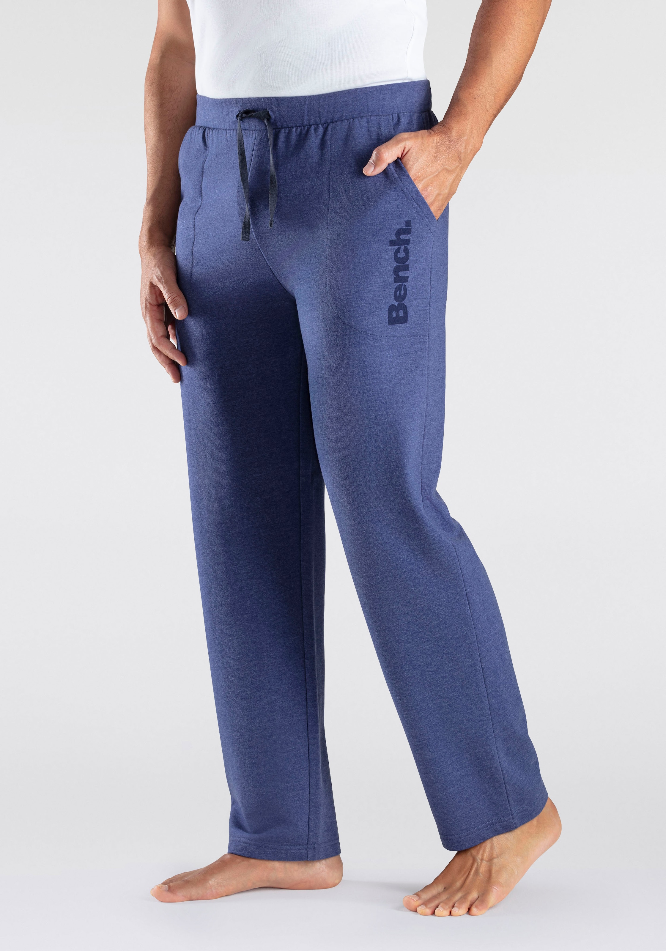 Bench. Loungewear Jogginghose "kurze Relaxshort mit Kordel, Jogginghose,", leichte Sweat-Qualität