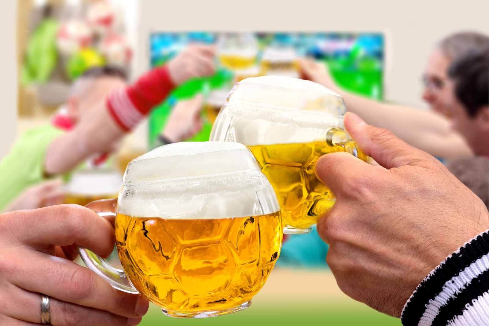 Stölzle Bierglas »Bierkrüge Fußball 400 ml 6er Set transparent«