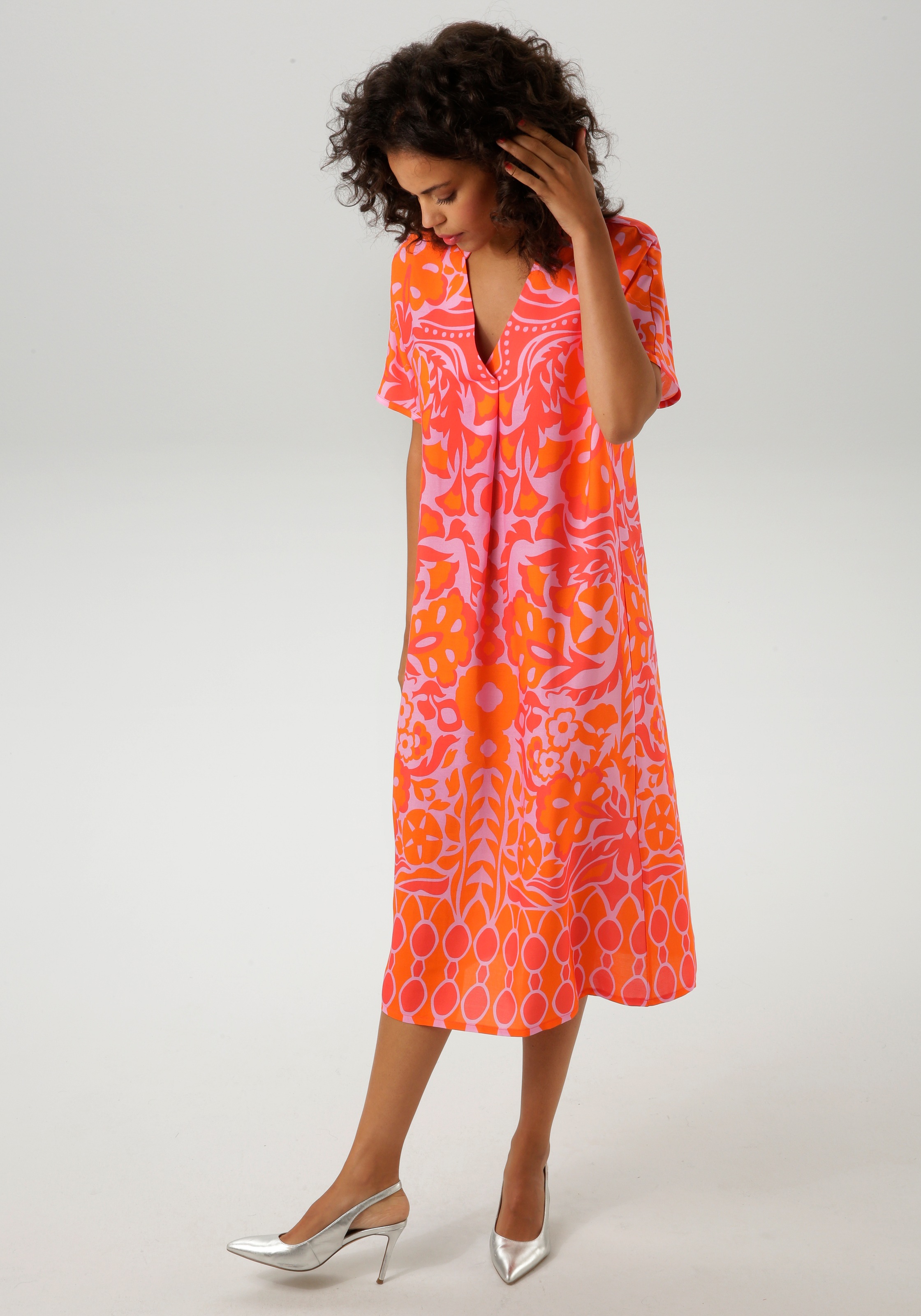 Aniston CASUAL Sommerkleid, mit extravagantem, grafischen Druck günstig online kaufen