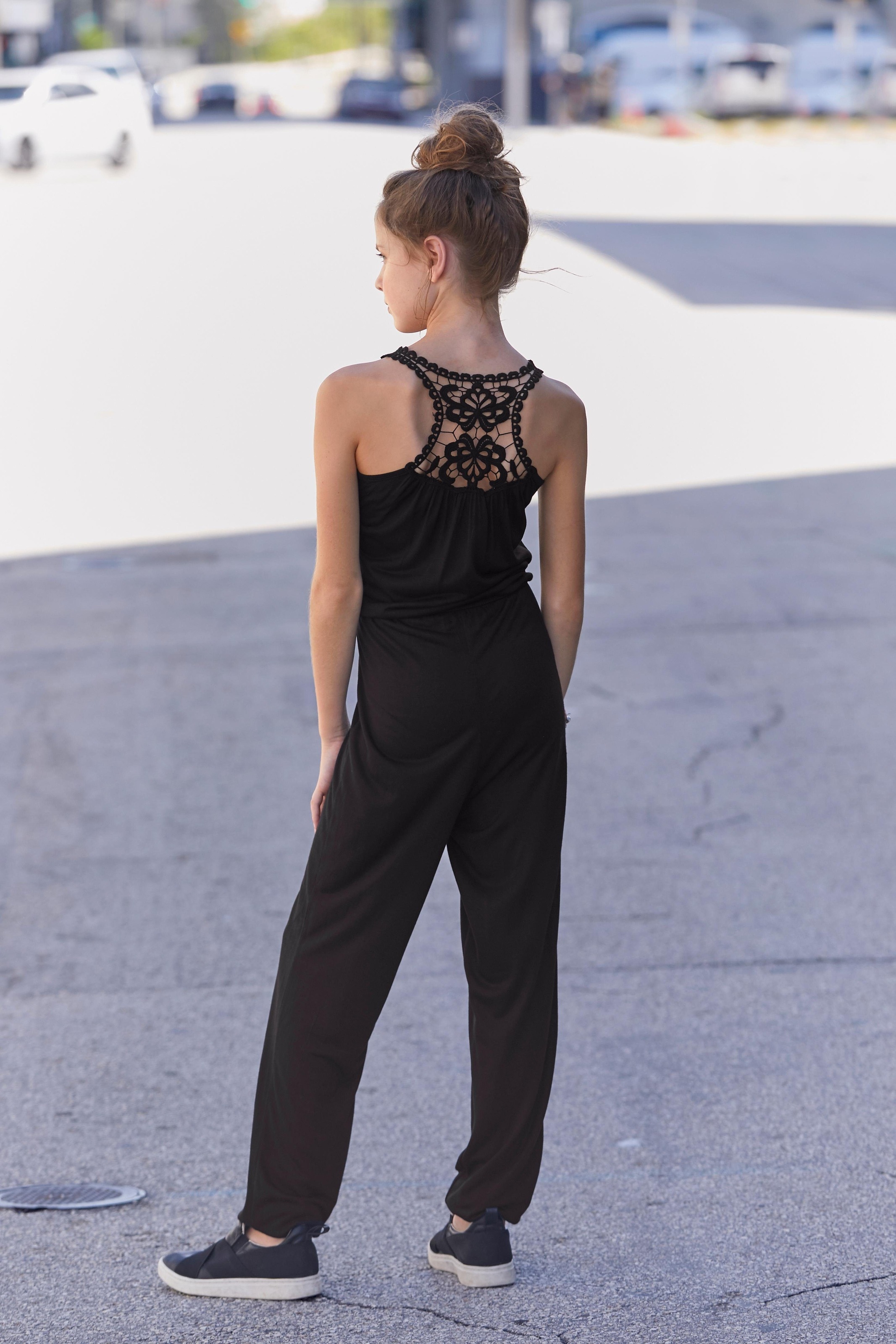 KIDSWORLD Overall ", Jumpsuit mit aufwendiger Spitze im Rücken" mit Spitzeneinsatz im Rücken