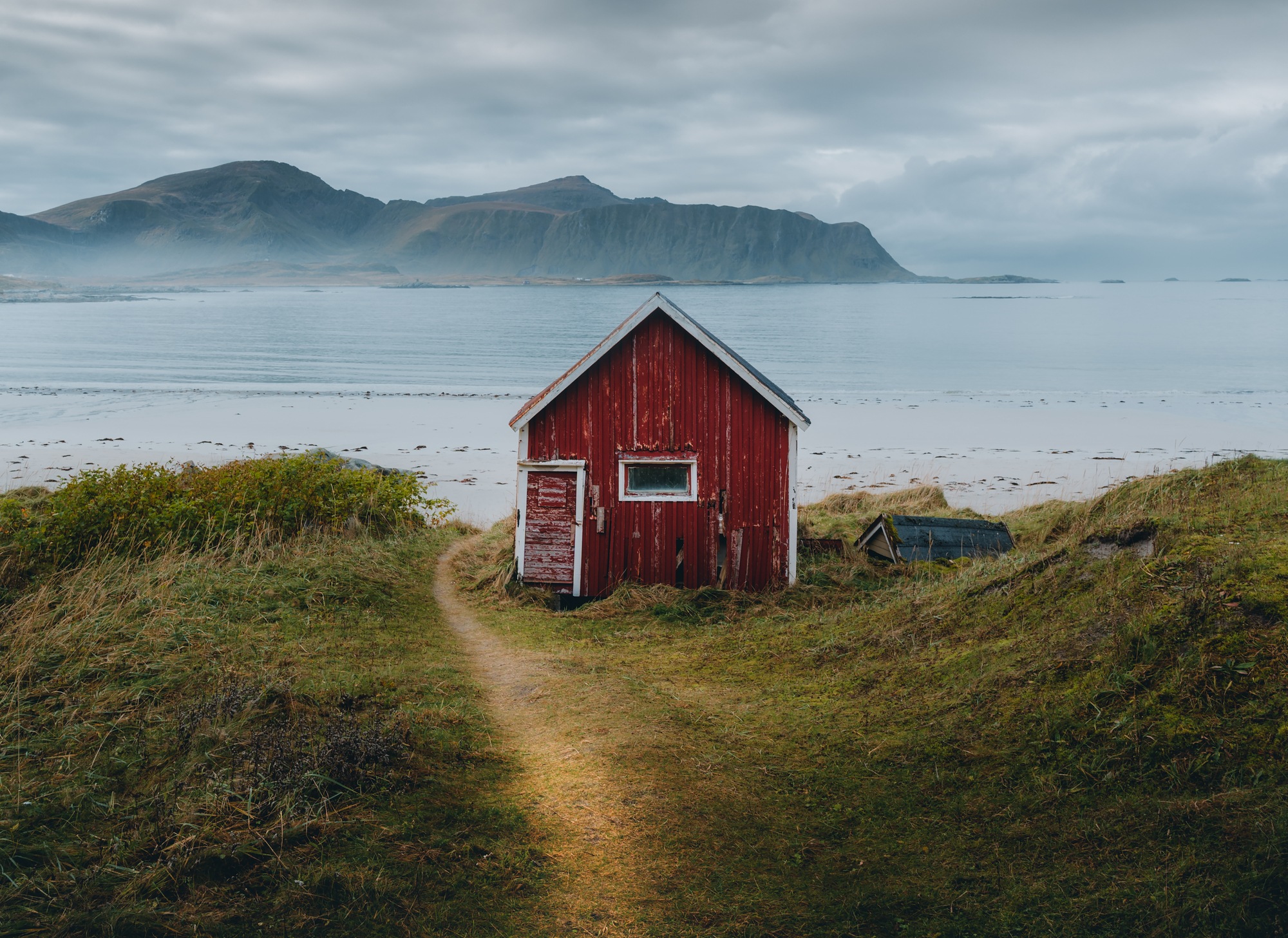 A.S. Création Vliestapete »Fototapete Nordische Hütte am Meer« matt strukturiert