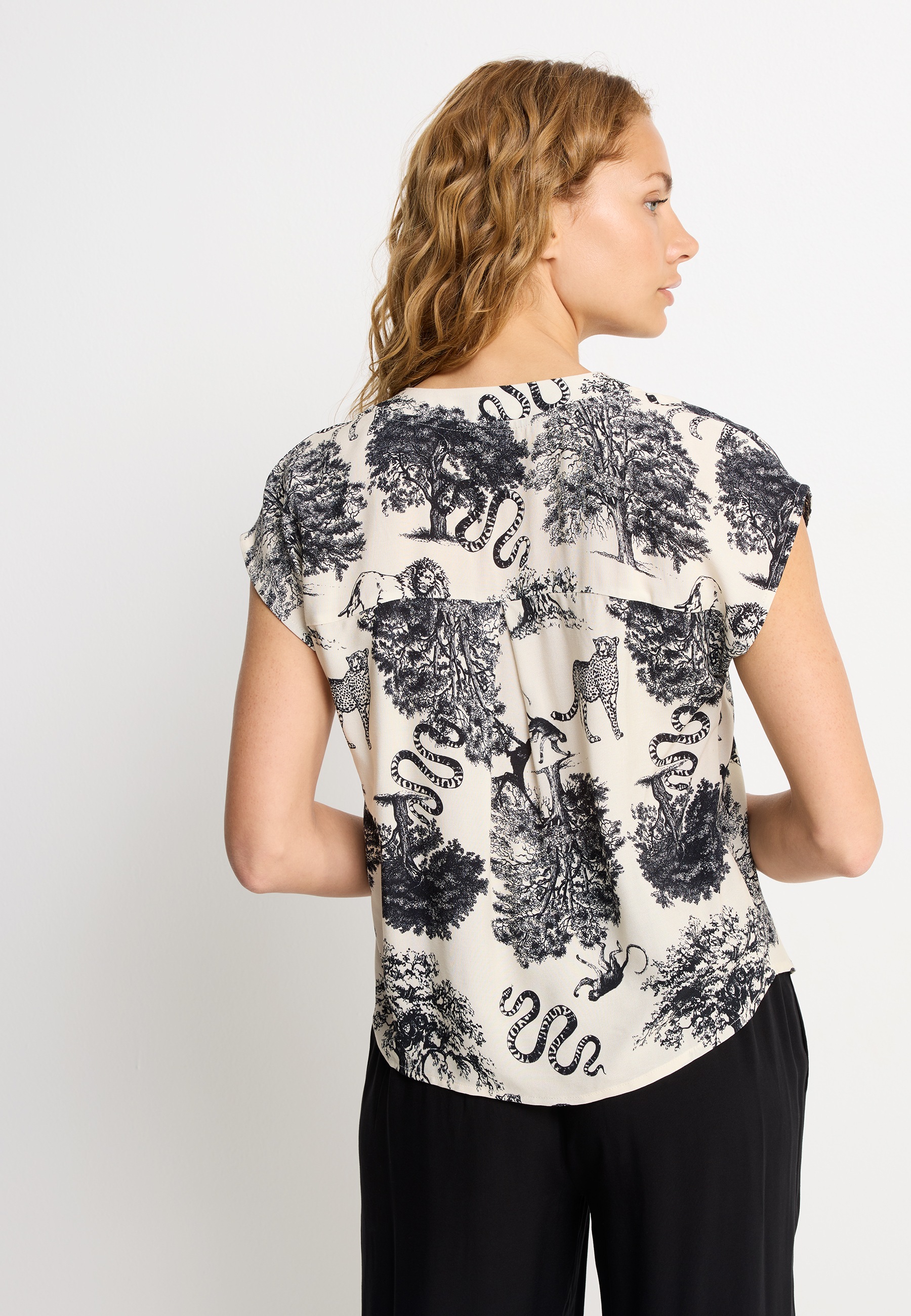 Thumbnail - LASCANA Schlupfbluse mit Alloverdruck und Knöpfen, Kurzarmbluse, sommerlich