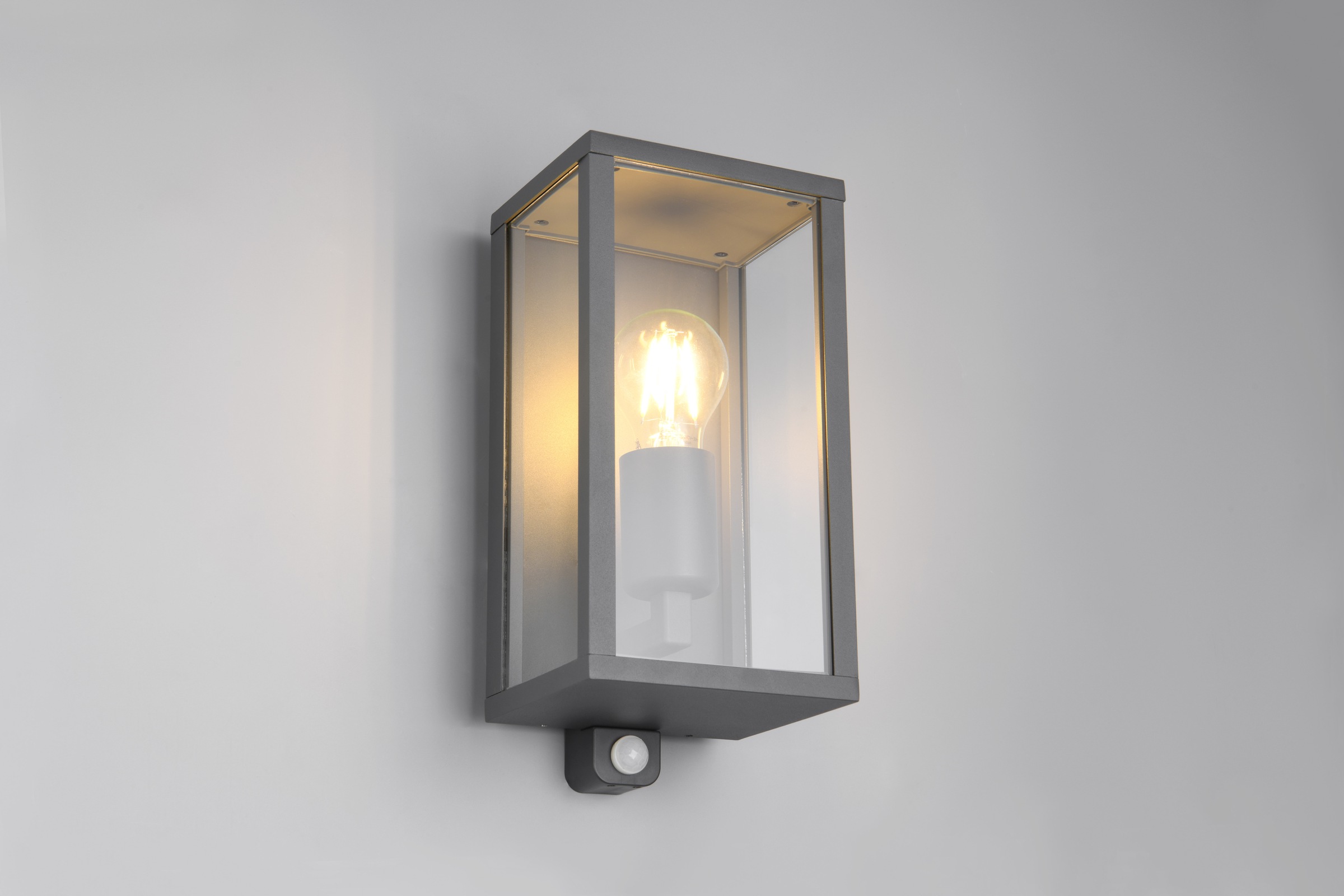 TRIO Leuchten Außen-Wandleuchte »GARONNE, Outdoor Wandlampe exkl 1x E27 max 60W, Hauswand-Leuchte« E27 1 Stk. warmweiß - kaltweiß Garten Wandleuchte IP44 mit Bewegungsmelder, Leuchtdauer einstellbar