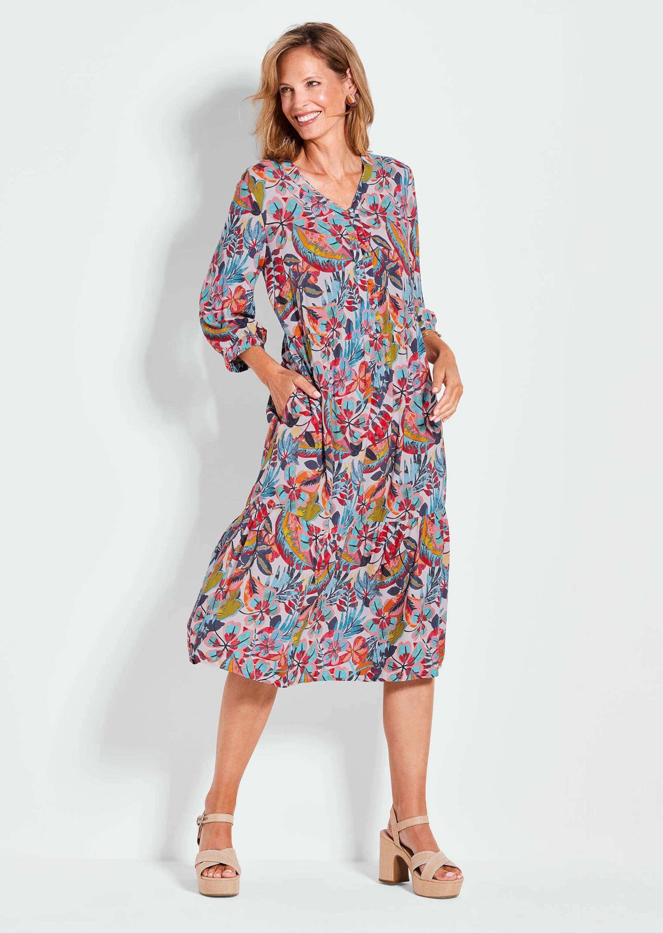 GOLDNER Sommerkleid »Kurzgröße Midikleid mit Allover-Print und V-Ausschnitt«
