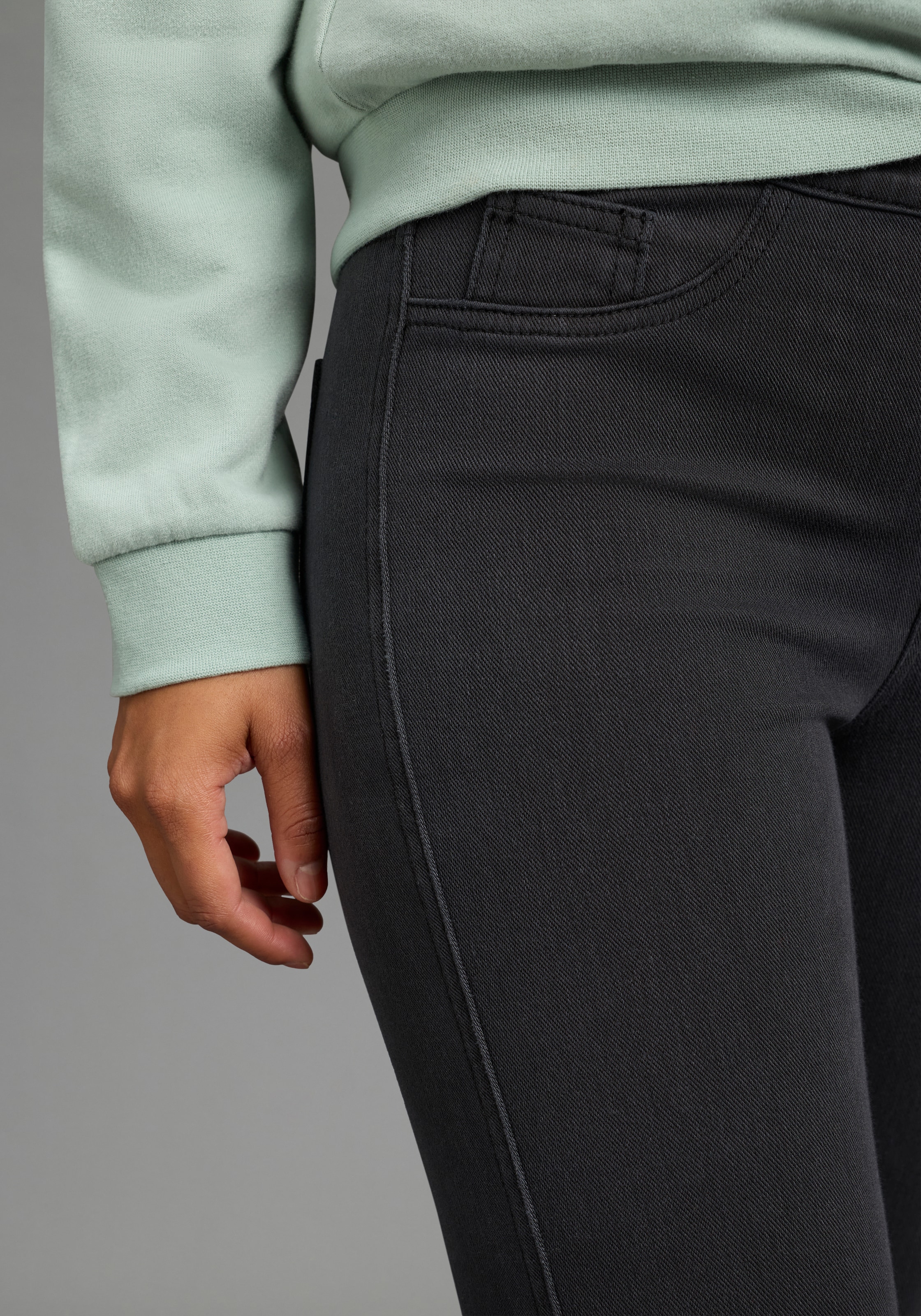Arizona Jeansjeggings »im 4 Way Stretch, Quer- und Längselastisch, Bootcut« sehr schmale Passform, Bootcut-Beinform, normale Leibhöhe
