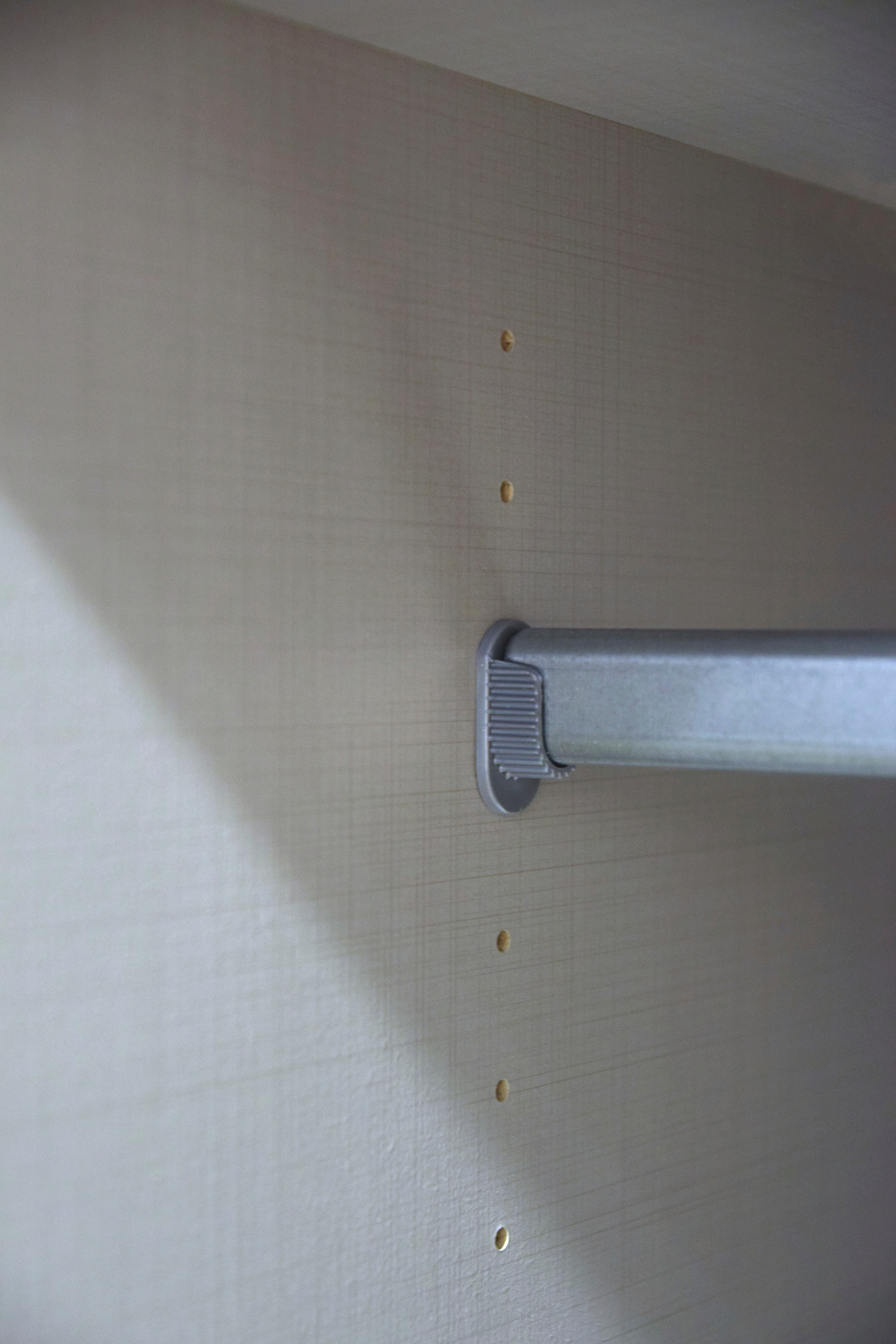 Wimex Kleiderschrank »Mugano, in 5 Breiten und 2 Höhen, Made in Germany«, (in Basic oder Premium Ausstattung mit 2 weiteren Einlegeböden), mit langen Griffstangen aus Metall, wahlweise mit oder ohne Spiegel