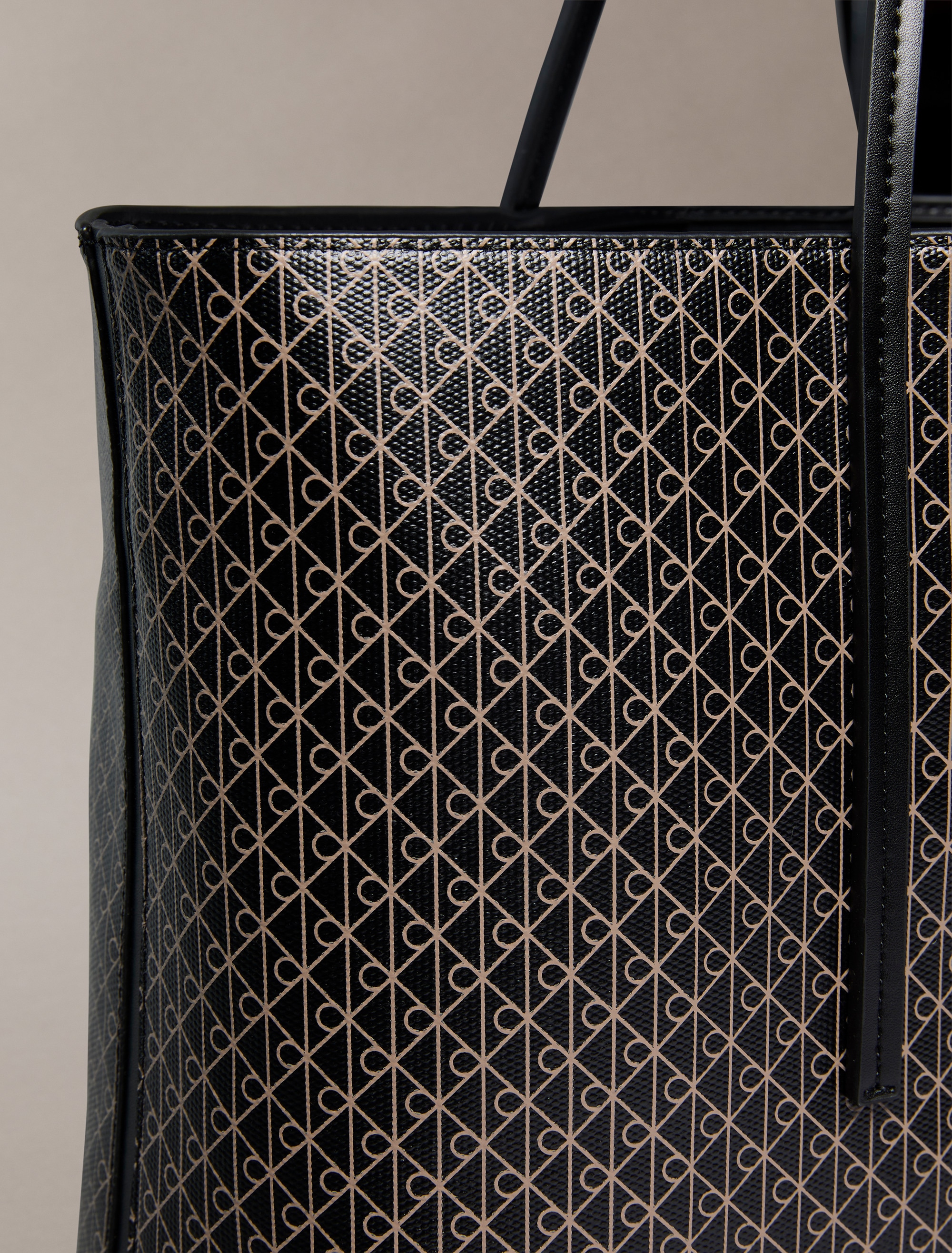 Calvin Klein Henkeltasche »AOP TOTE W/ POUCH ON STRAP«, (2 tlg.), Umhängetasche, Schultertasche, Set, mit Monogramm-Print