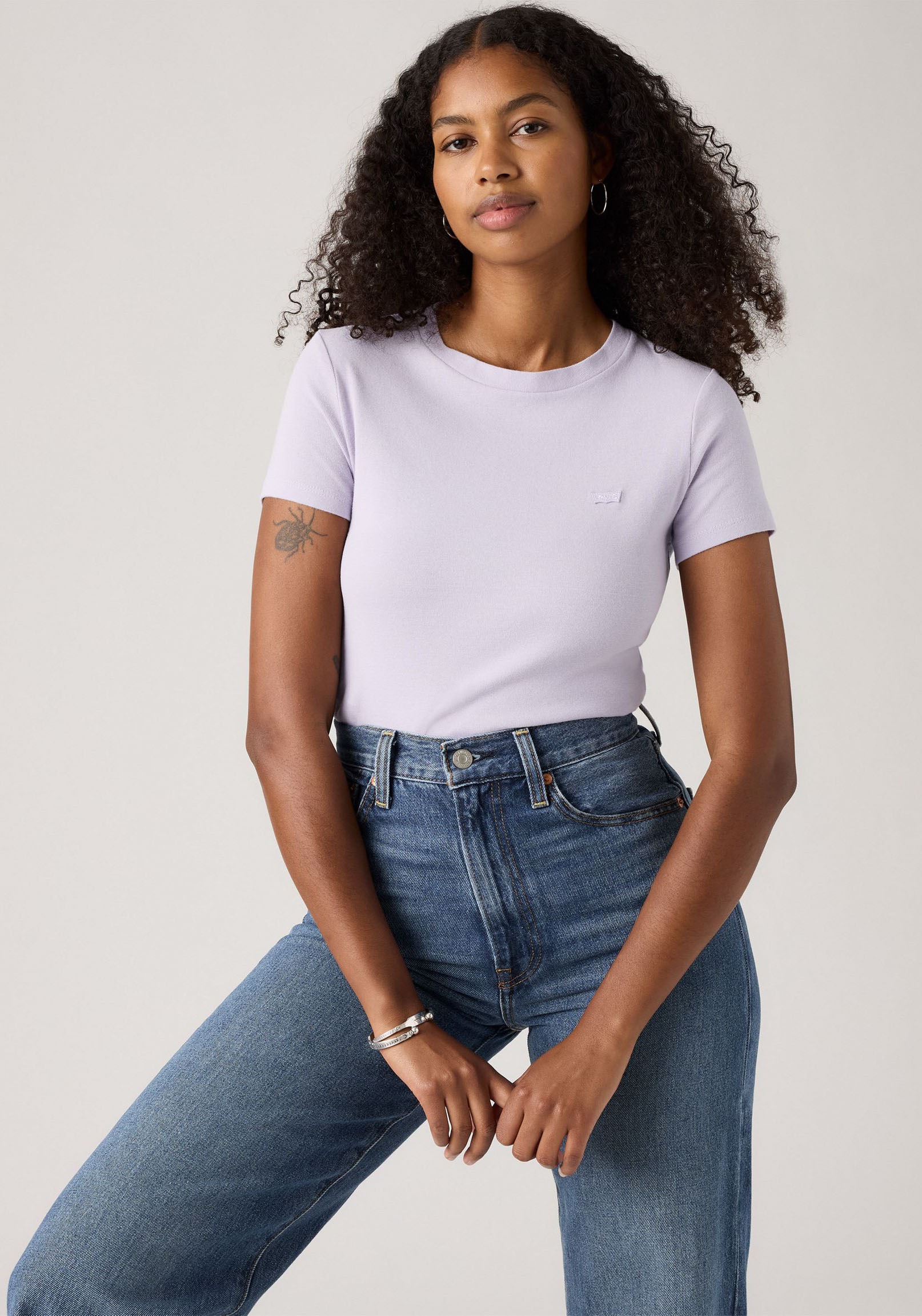 Levis T-Shirt "ESSENTIAL HM SS TEE", Taillierter Schnitt günstig online kaufen