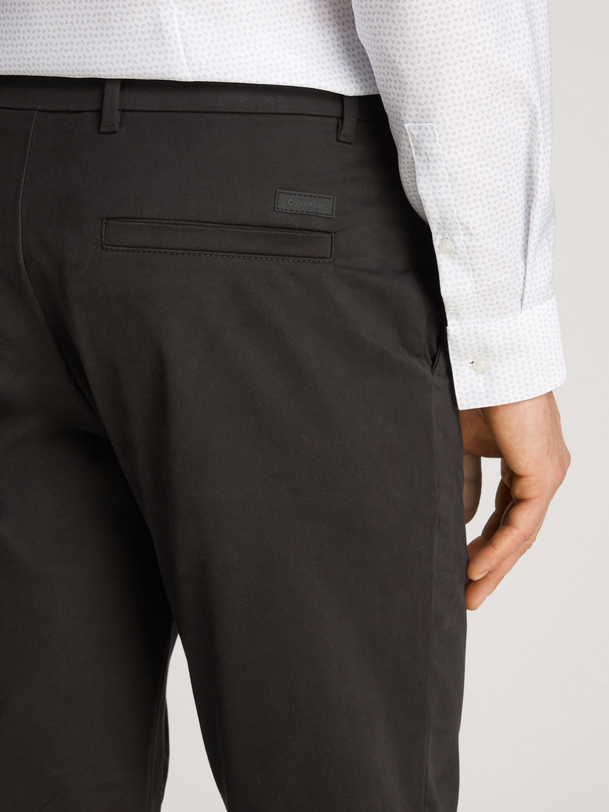 Thumbnail - Calvin Klein Chinohose "SATEEN STRETCH SLIM CHINO" mit Logopatch