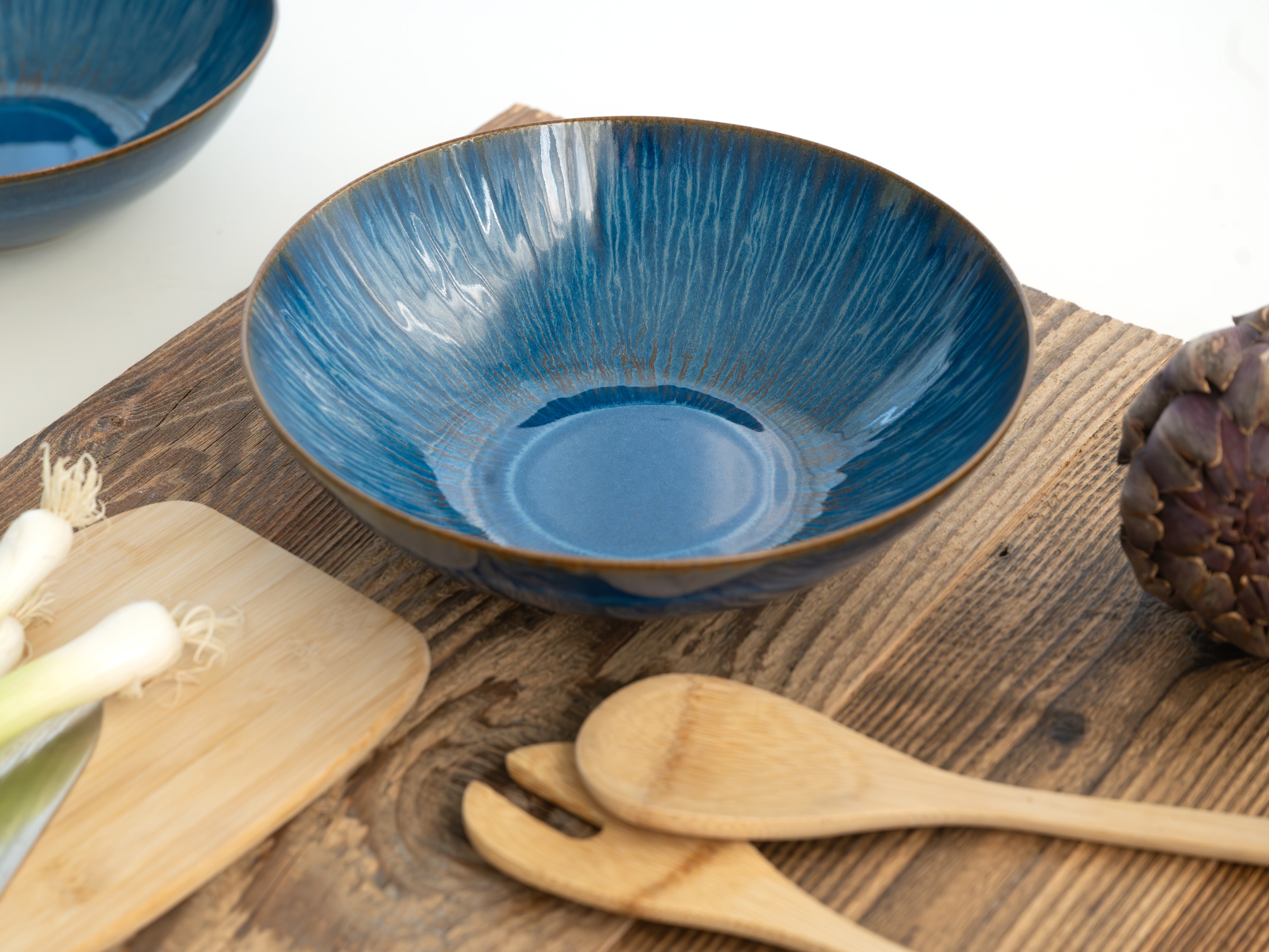 CreaTable Salatschüssel »Sea Breeze blau, Salatschüssel 24 cm 2er Set«, 2 tlg., aus Steinzeug, Reaktive intensiv leuchtende Spezialglasur