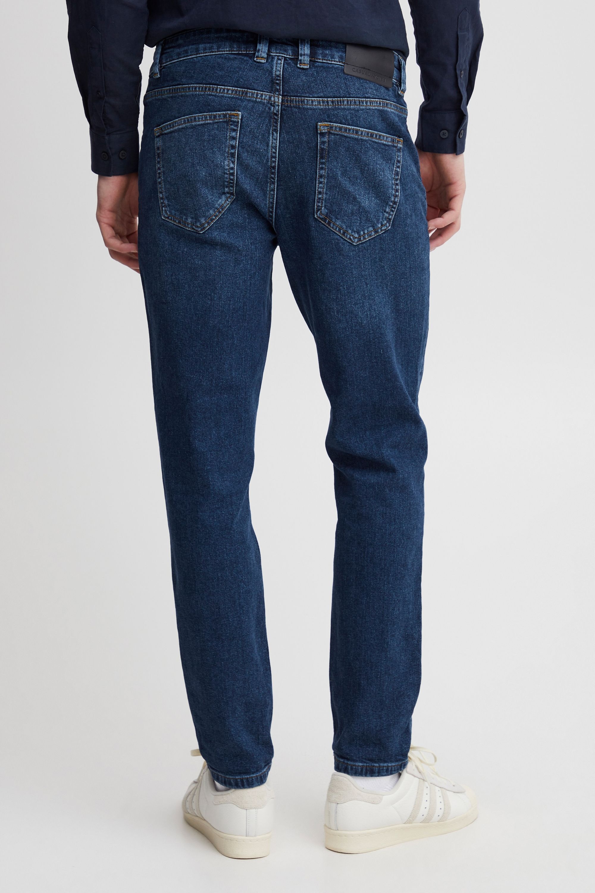 Comfort-fit-Jeans CASUAL FRIDAY "Comfort-fit-Jeans CFKarup", Herren, Gr. 30, Länge 32, blau (denim mid blau), Obermaterial: 66% Baumwolle CO. 33% Baumwolle CO recyc.. 1% Elasthan EL., Hosen 3