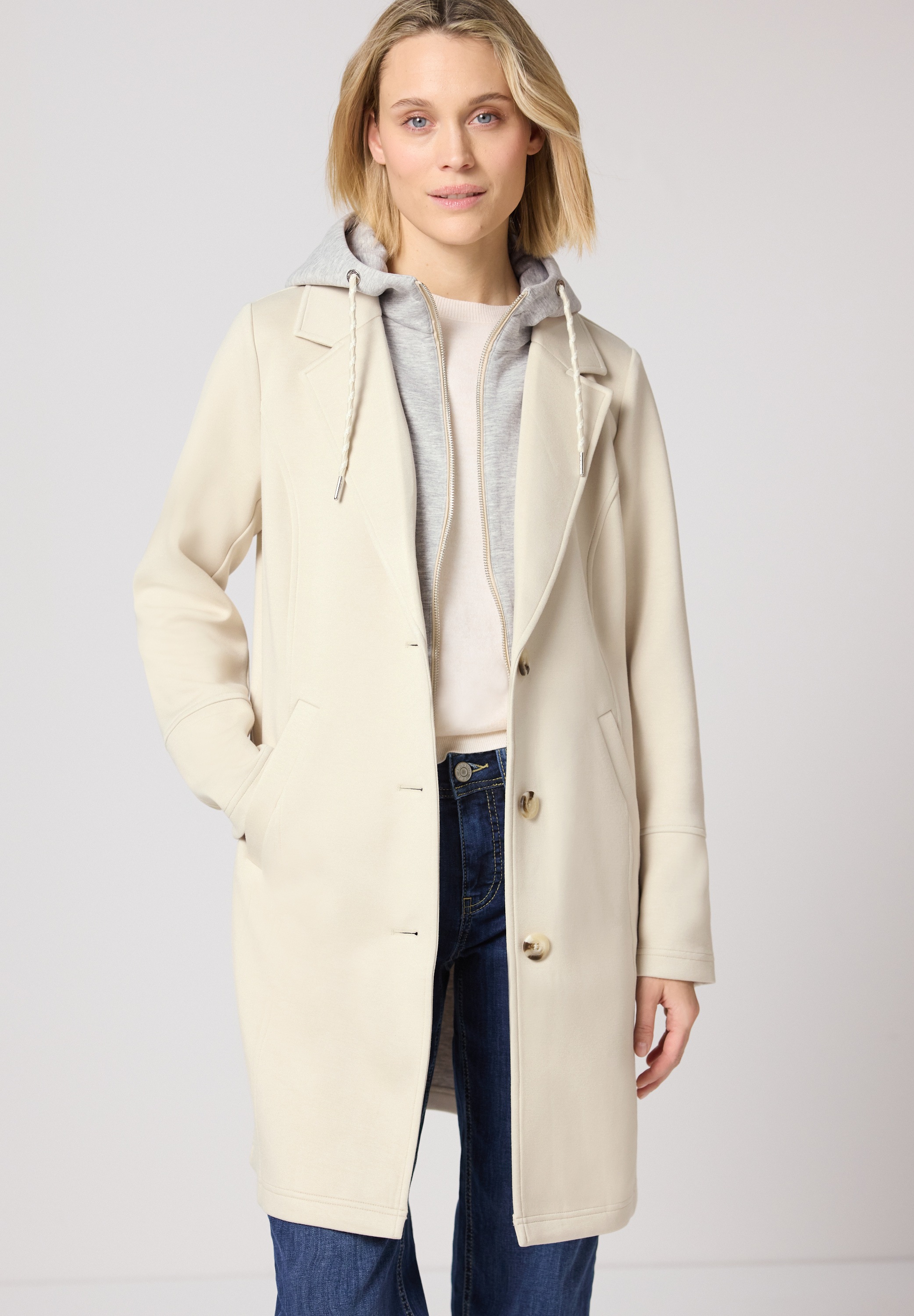 Outdoorjacke STREET ONE, Damen, Gr. 36, powder beige, Stoff, Obermaterial: 62% Polyester, 34% Viskose, 4% Elasthan; Obermaterial 2: 62% Polyester, 34% Viskose, 4% Elasthan; Futter: 100% Polyester, unifarben, comfort fit knielang, ohne Ausschnitt, abgestep
