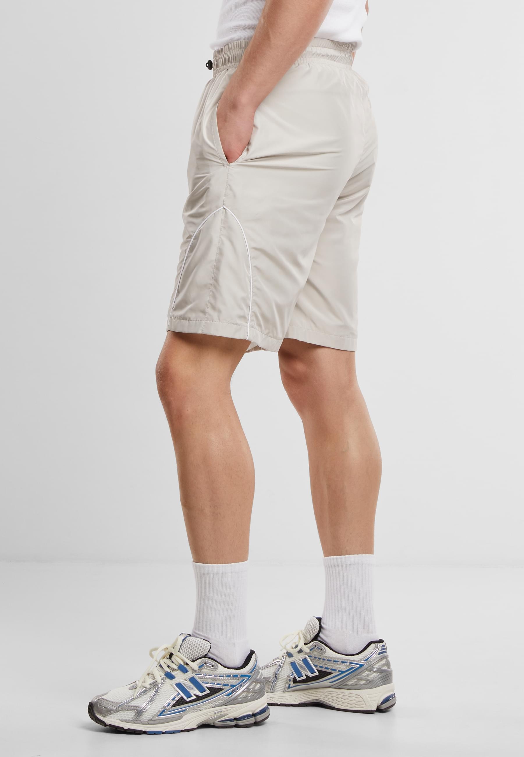 URBAN CLASSICS Shorts »Urban Classics Piped Panel Trackshorts«, (1 tlg.)