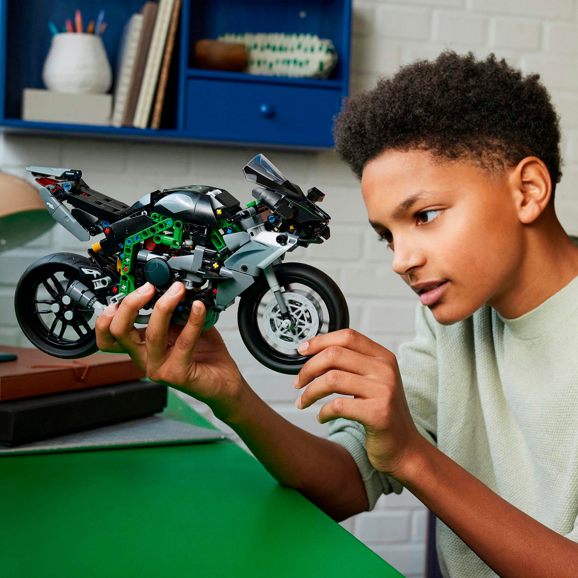 LEGO® Konstruktionsspielsteine »Kawasaki Ninja H2R Motorrad (42170), LEGO® Technic«, (643 St.), Made in Europe