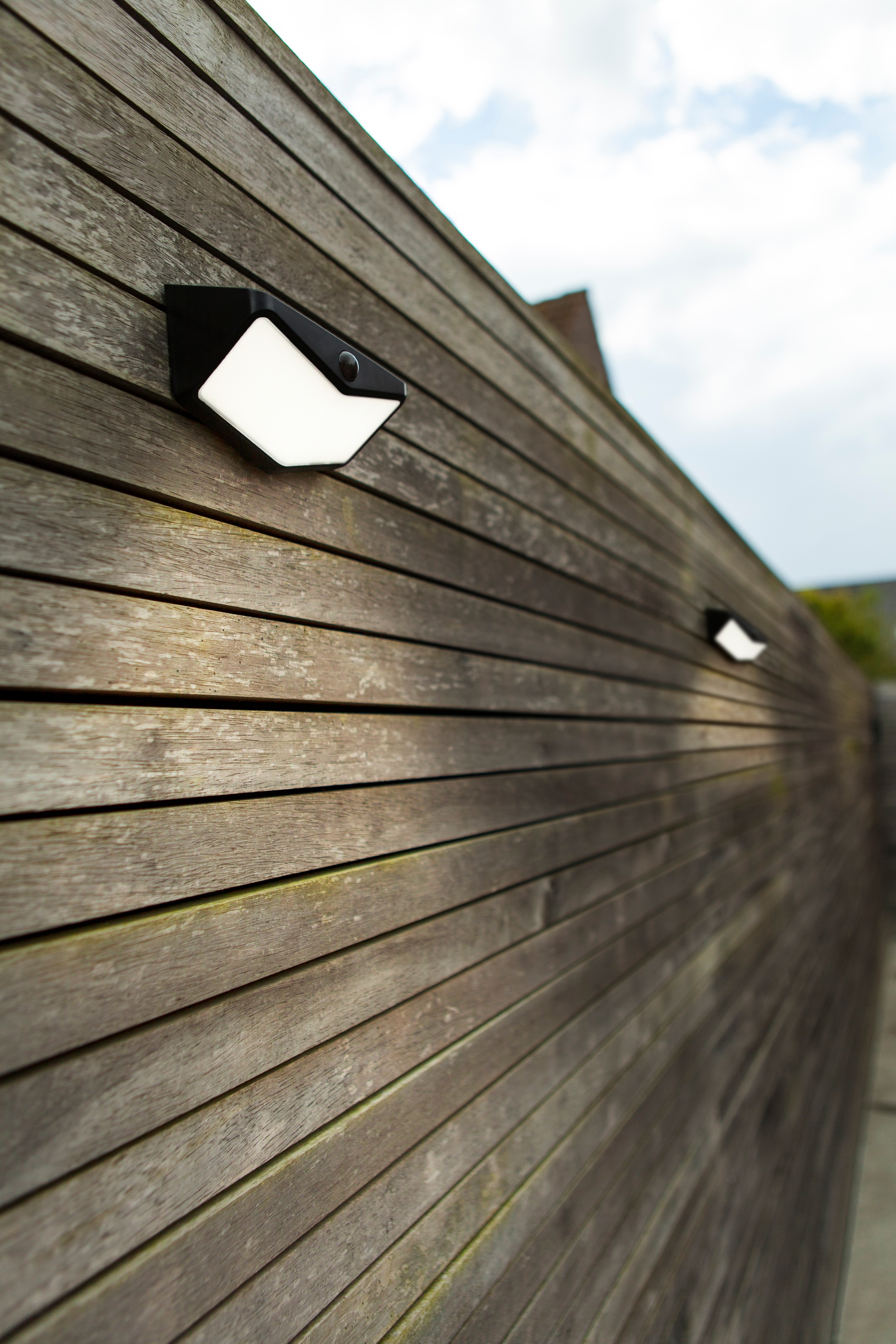 LUTEC LED Solarleuchte »LED-Solar-Aussenwandl. m. BWM WINGS«, 1 flammig, Leuchtmittel LED-Board | LED fest integriert, Bewegungsmelder