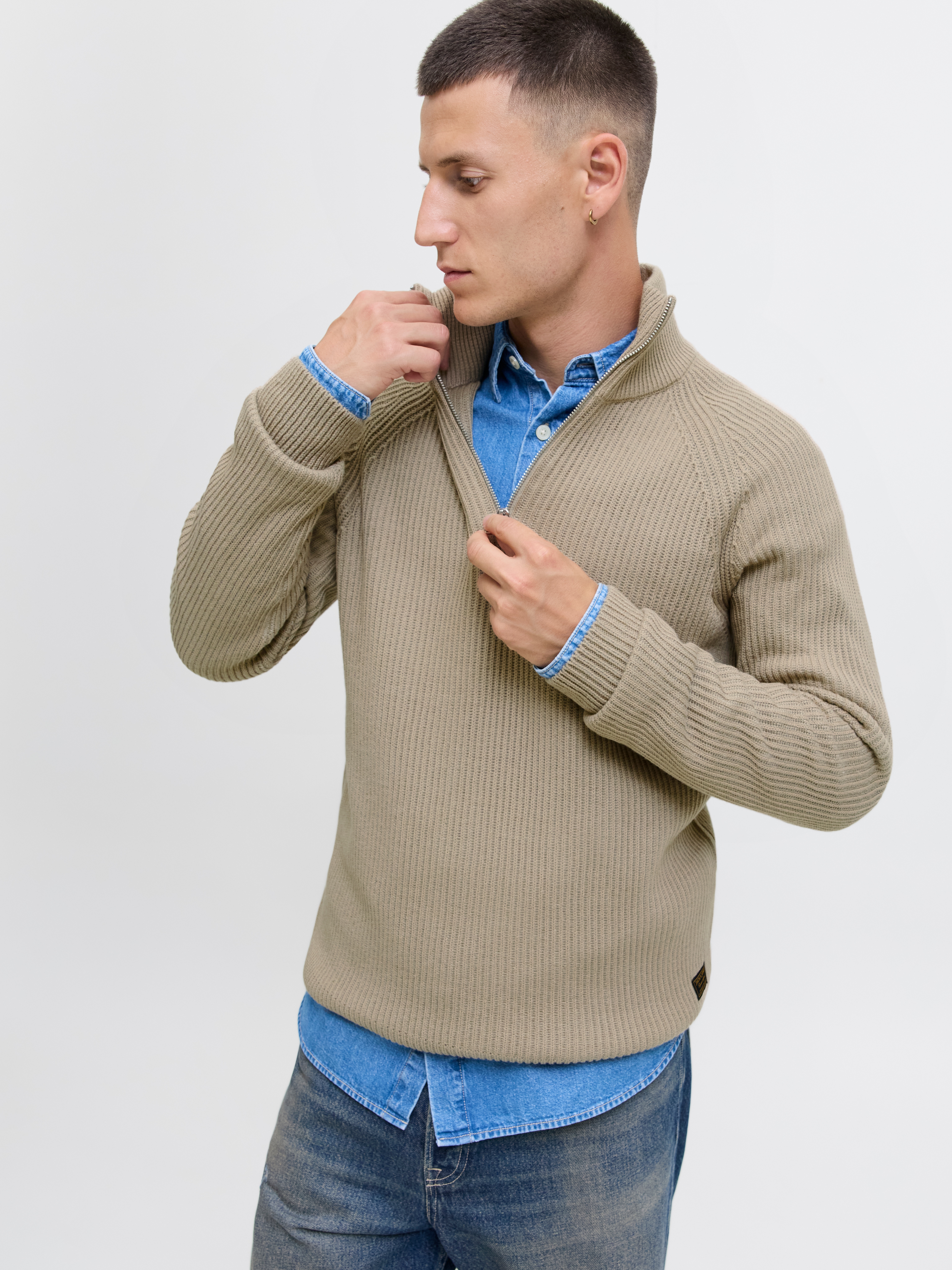 Thumbnail - Jack & Jones Troyer "JJPANNEL KNIT HALF ZIP AW25"