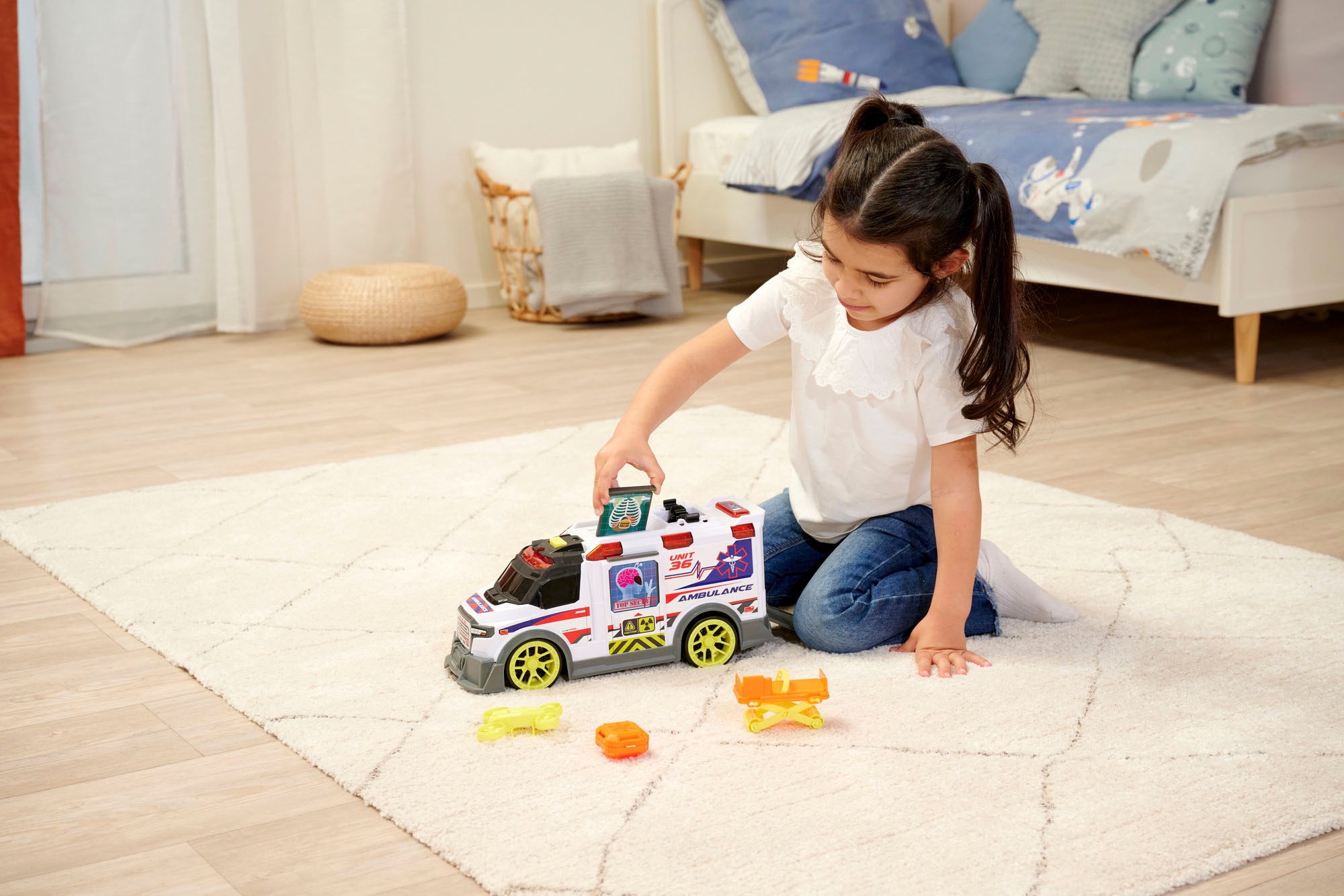 Dickie Toys Spielzeug-Krankenwagen »Ambulance«, mit Licht & Sound