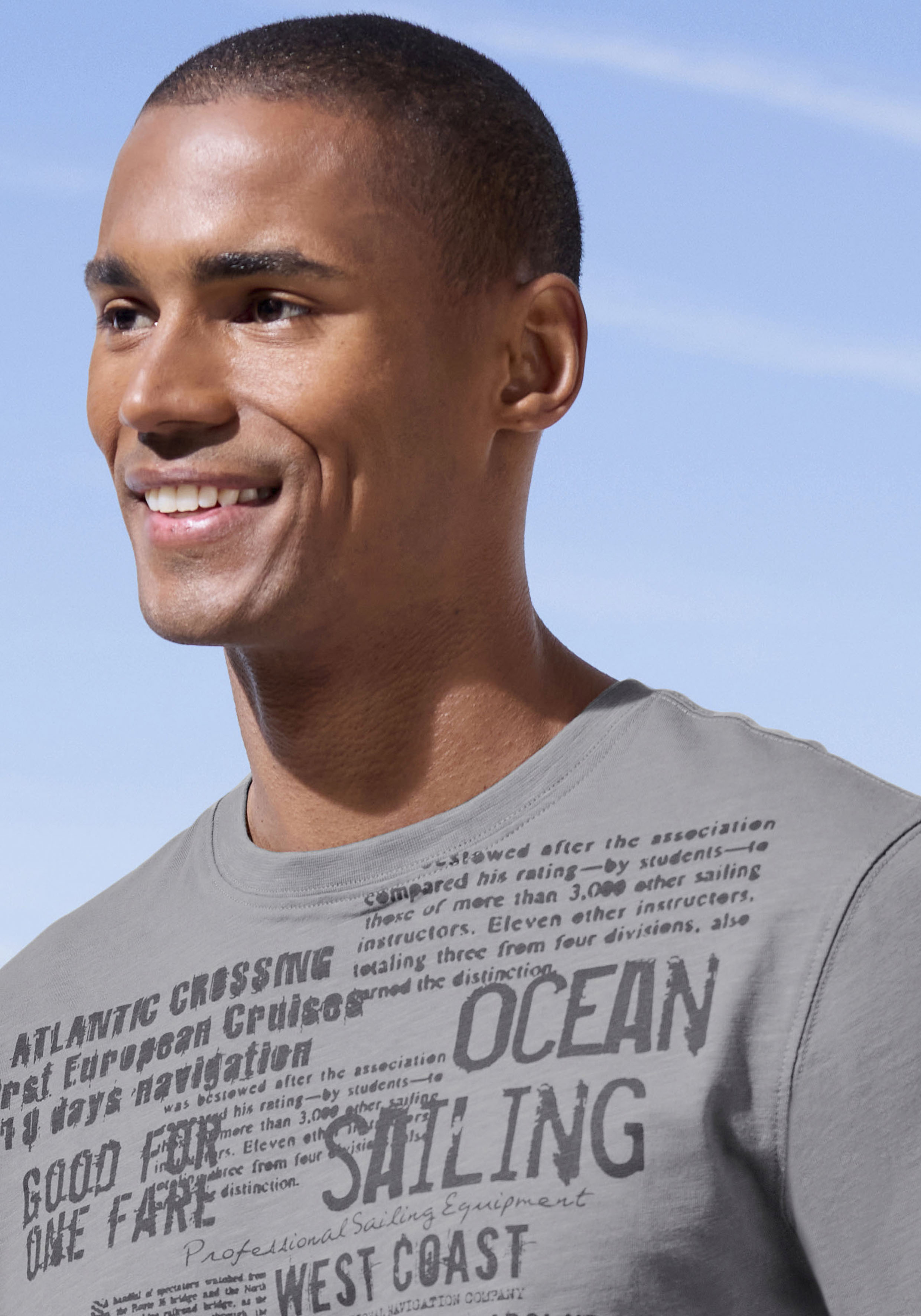 Thumbnail - John Devin T-Shirt "mit Print" Regular-Fit, aus Slub-Qualität, mit Print