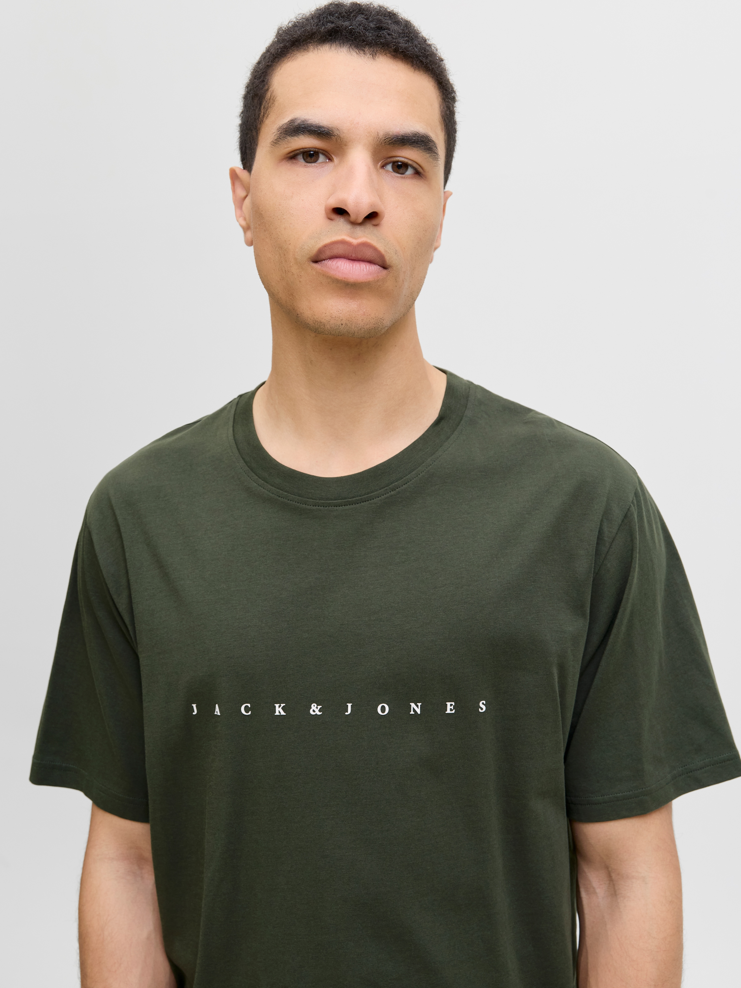 Jack & Jones Rundhalsshirt »JJESTAR mit Pigmentprint und Baumwollgefühl« Baumwolle, relaxed fit