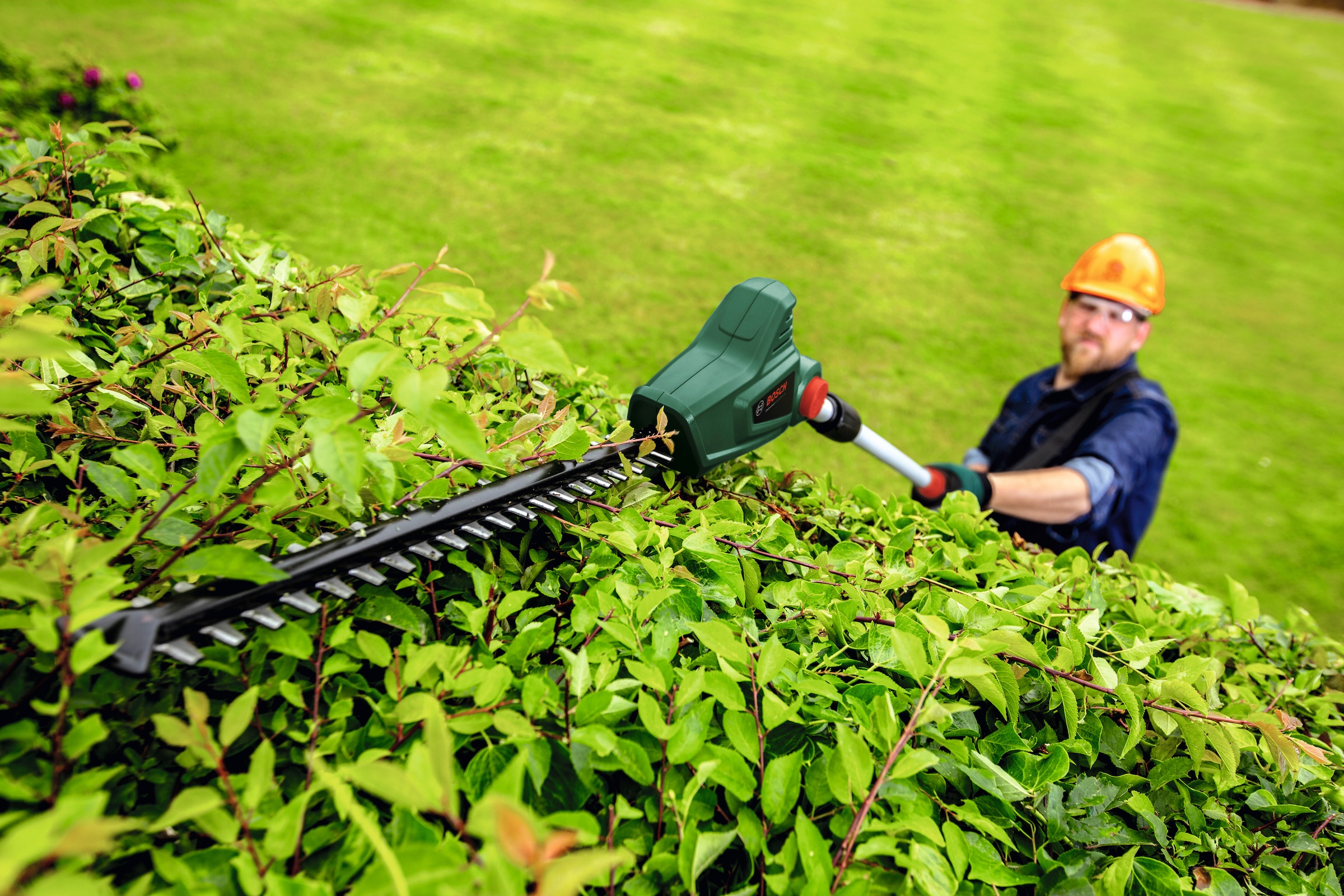 Bosch Home & Garden Akku-Heckenschere »UniversalHedgePole 18«, 43 cm Schnittlänge, mit Akku und Ladegerät