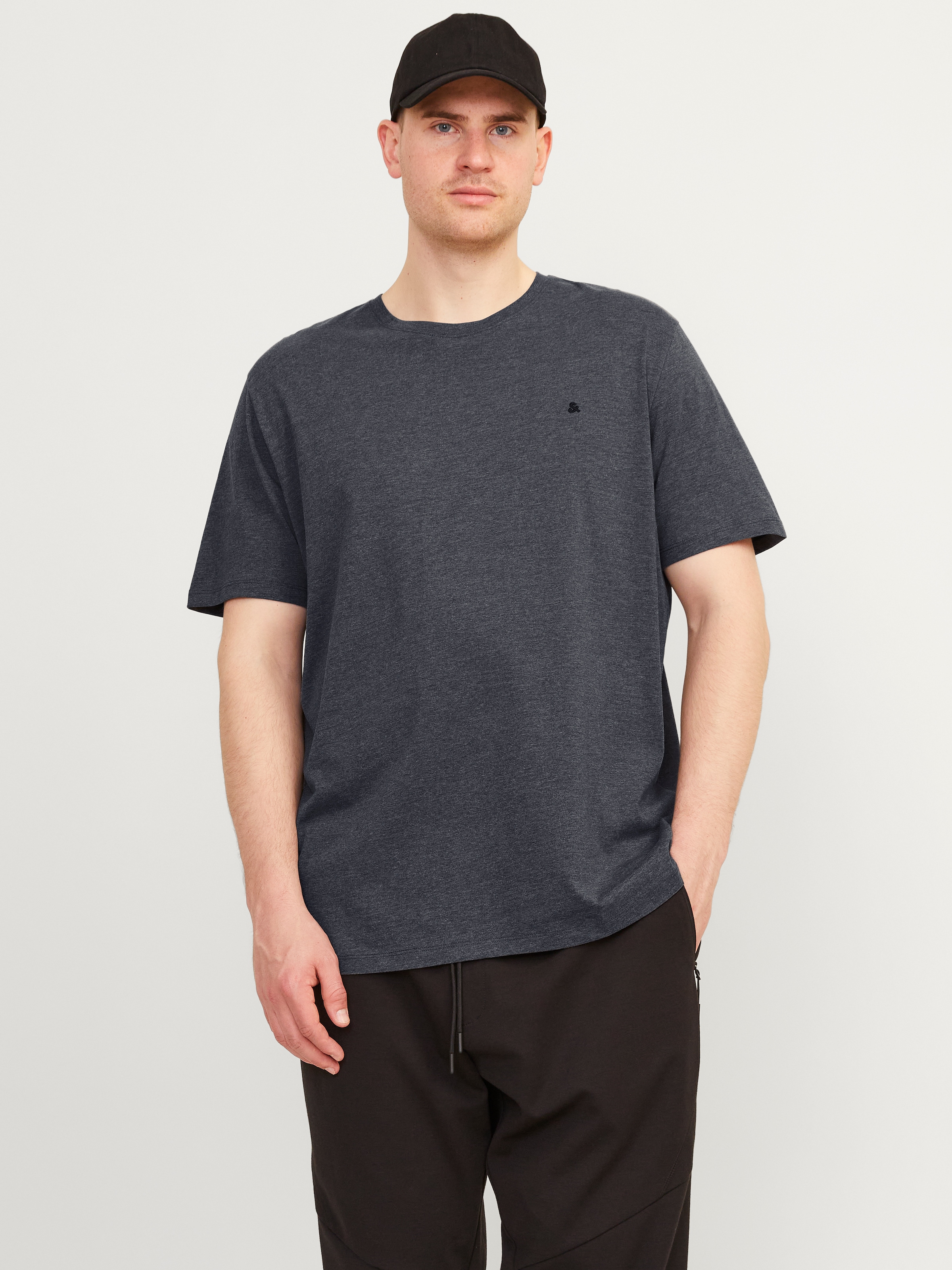Jack & Jones PlusSize "JJEPAULOS TEE SS CREW NECK NOOS PLS" mit Logo Sticke günstig online kaufen
