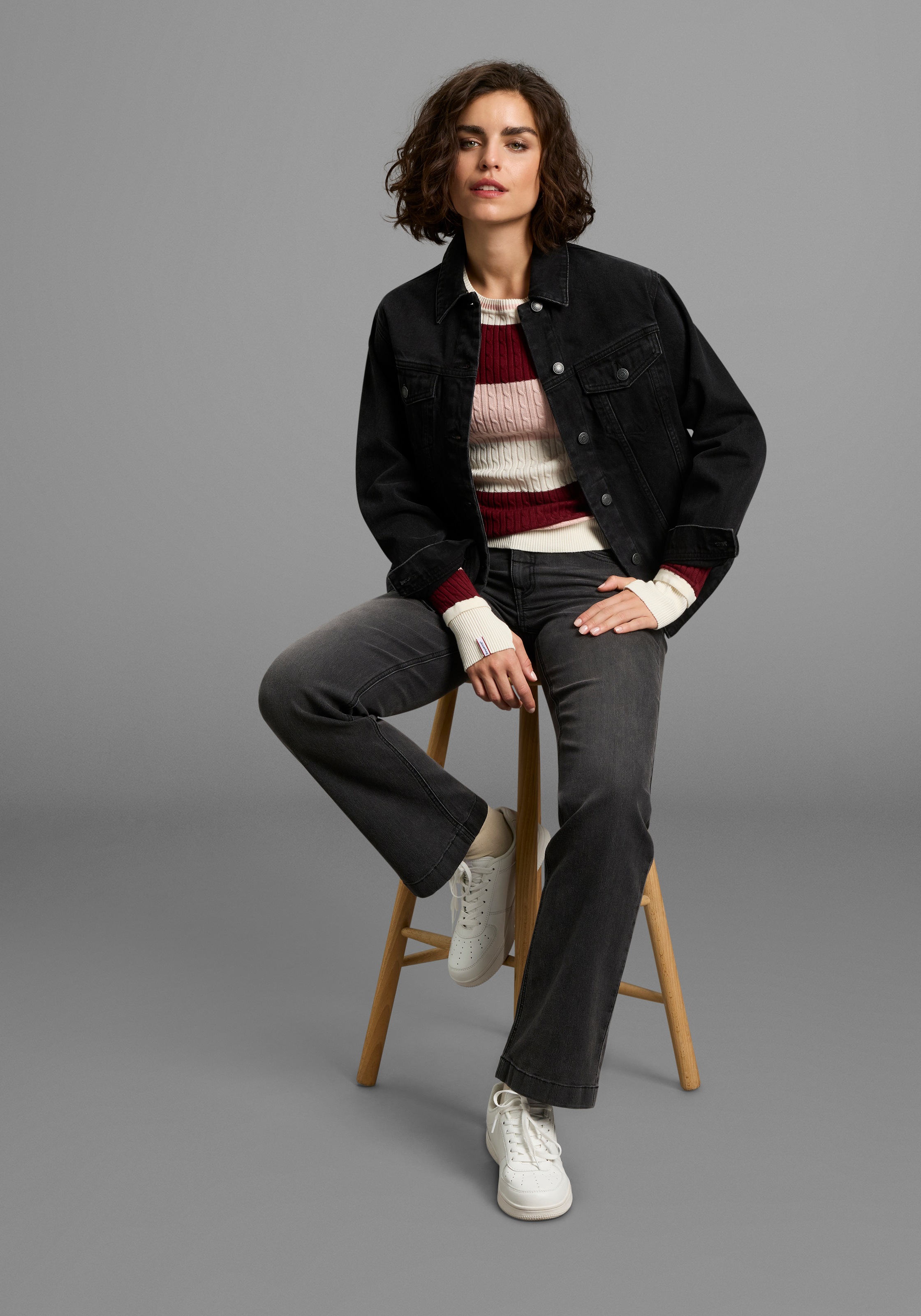 KangaROOS Rundhalspullover, mit modischen Blockstreifen & trendigem Strickmuster