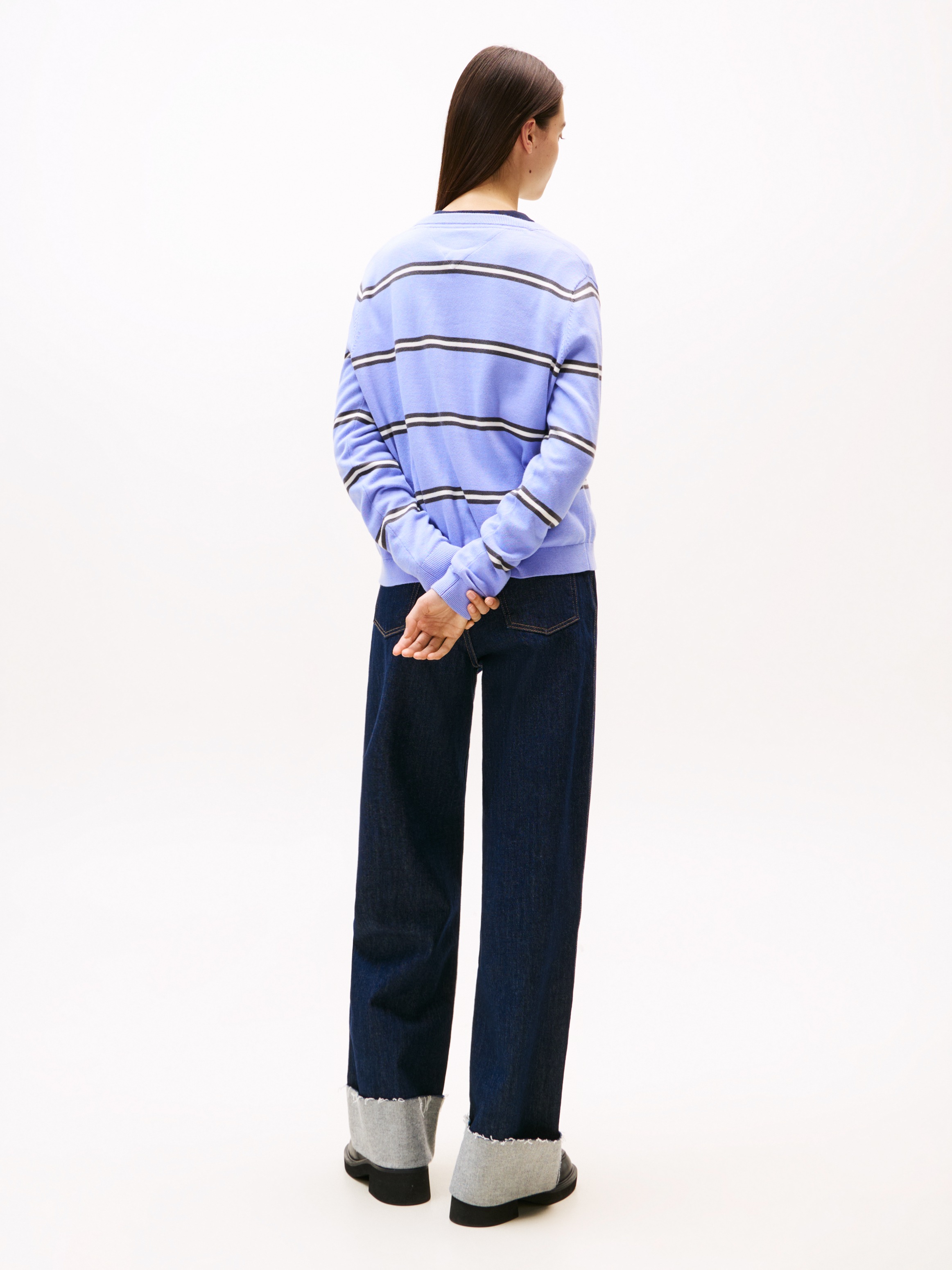 Tommy Jeans V-Ausschnitt-Pullover »TJW ESSENTIAL VNECK SWEATER EXT«, mit Logostickerei