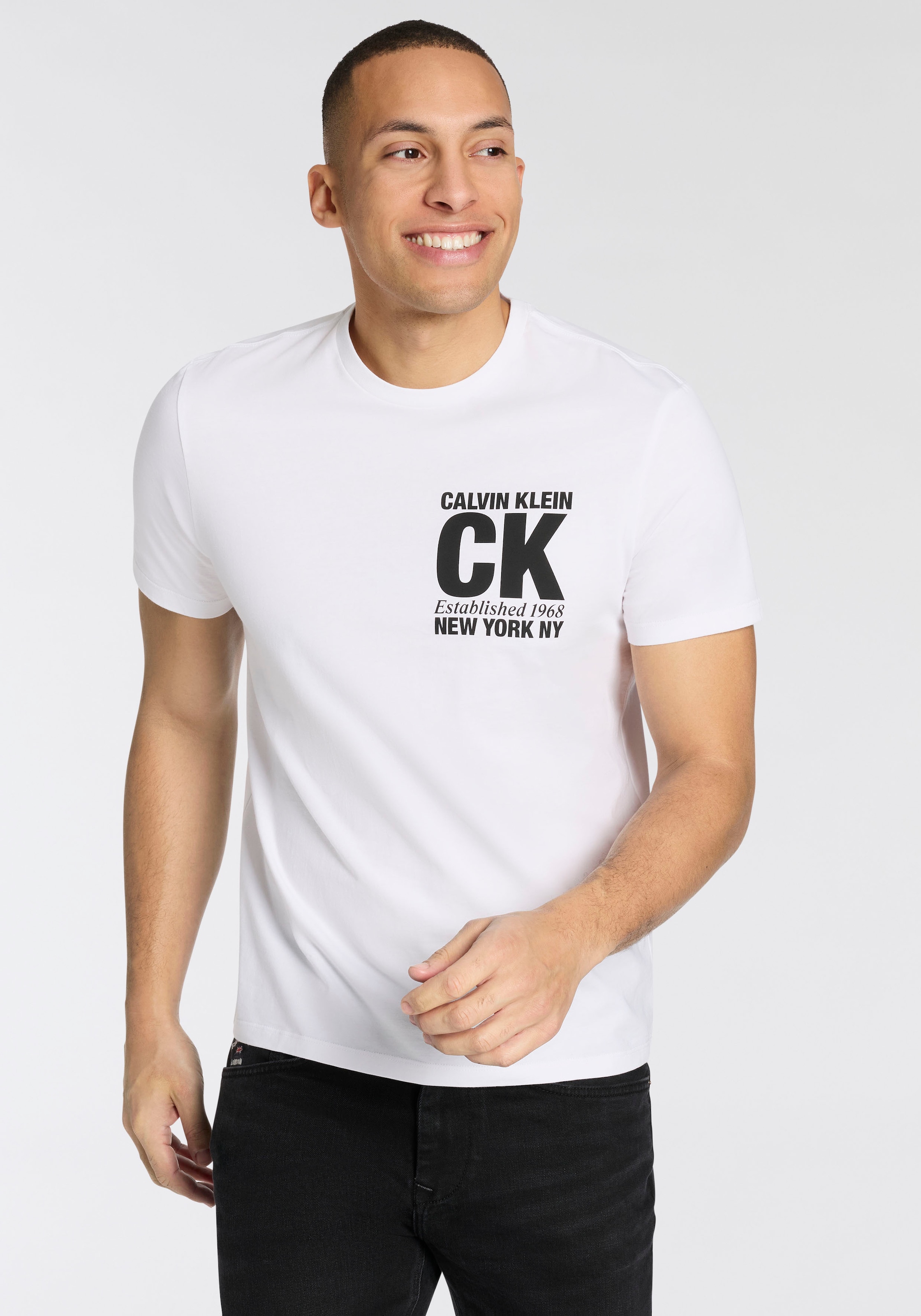 Calvin Klein T-Shirt Regular fit, mit Rundhalsausschnitt günstig online kaufen