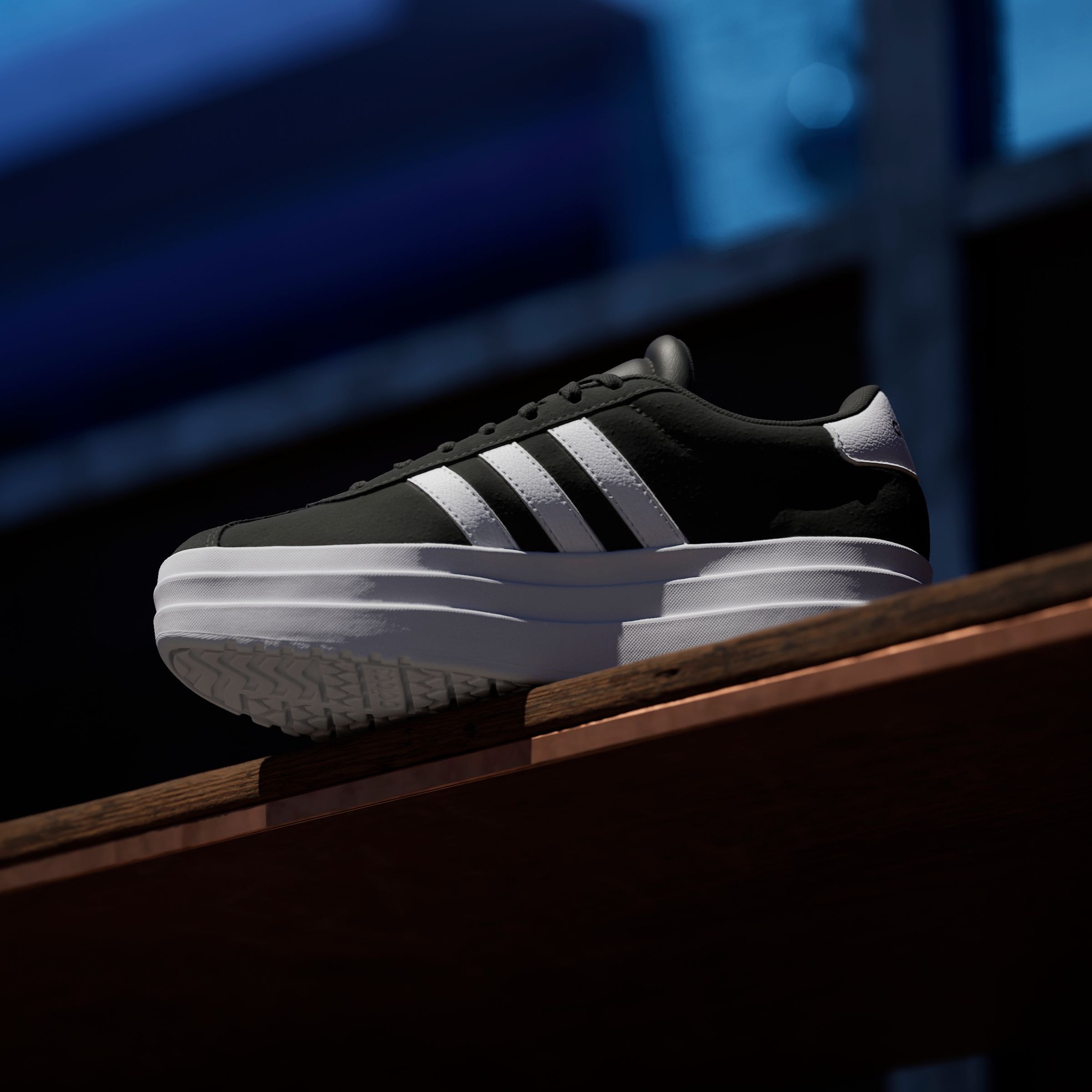 adidas Sportswear Plateausneaker »VL COURT BOLD LIFESTYLE KIDS«, Design auf den Spuren des adidas Gazelle Bold