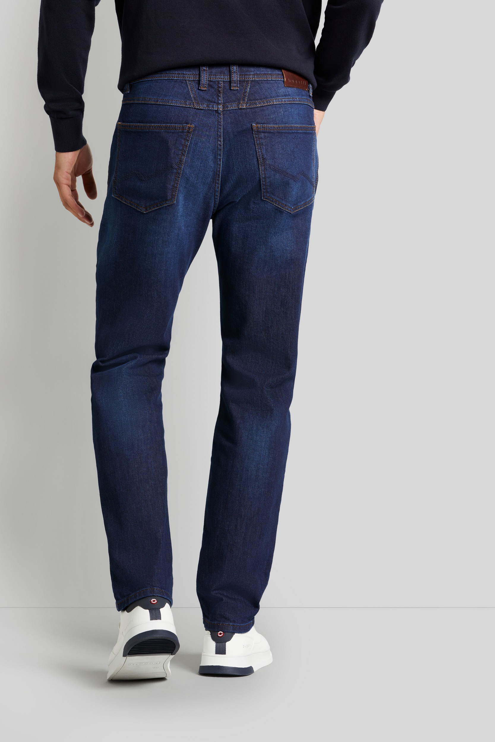 bugatti 5-Pocket-Jeans, mit einem leichten Used-Look