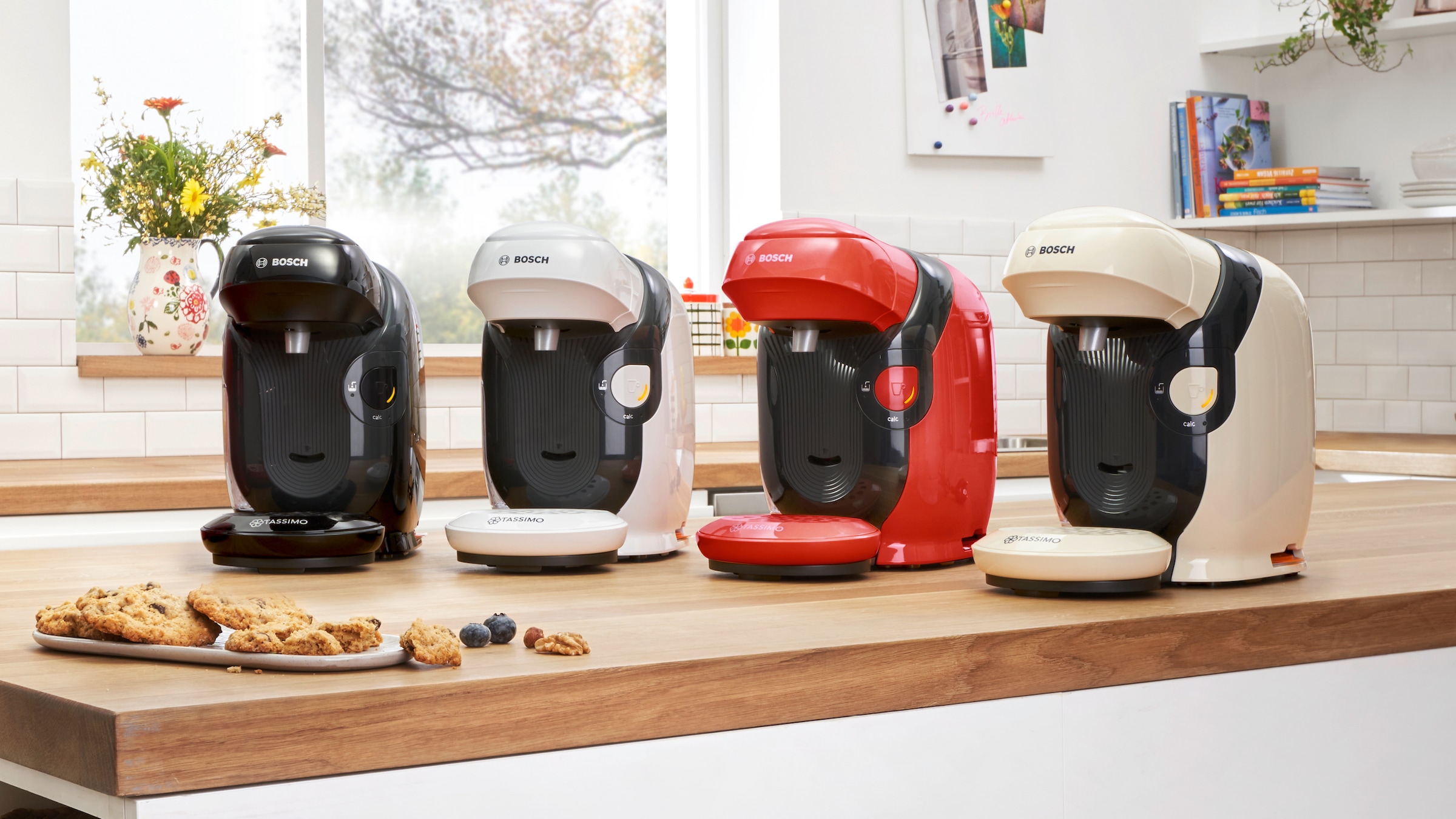 TASSIMO Kapselmaschine »style friendly TAS114E, über 70 Getränke, platzsparend«, nachhaltig, geeignet für alle Tassen, Wassertank 0,7 L, weiß/schwarz