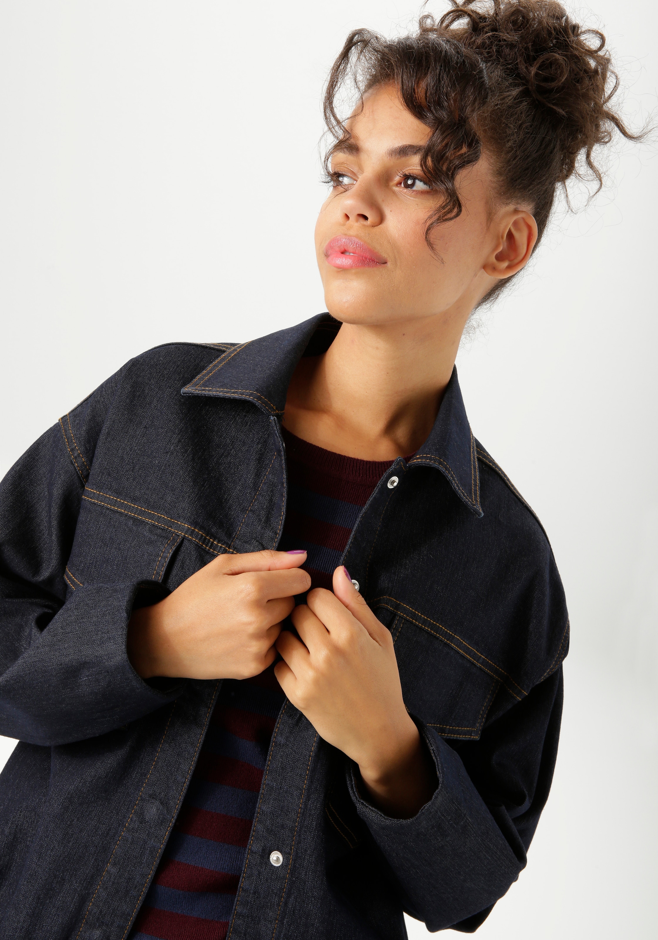 Aniston CASUAL Jeansjacke, mit verdeckten Druckknöpfen zu schließen - NEUE KOLLEKTION