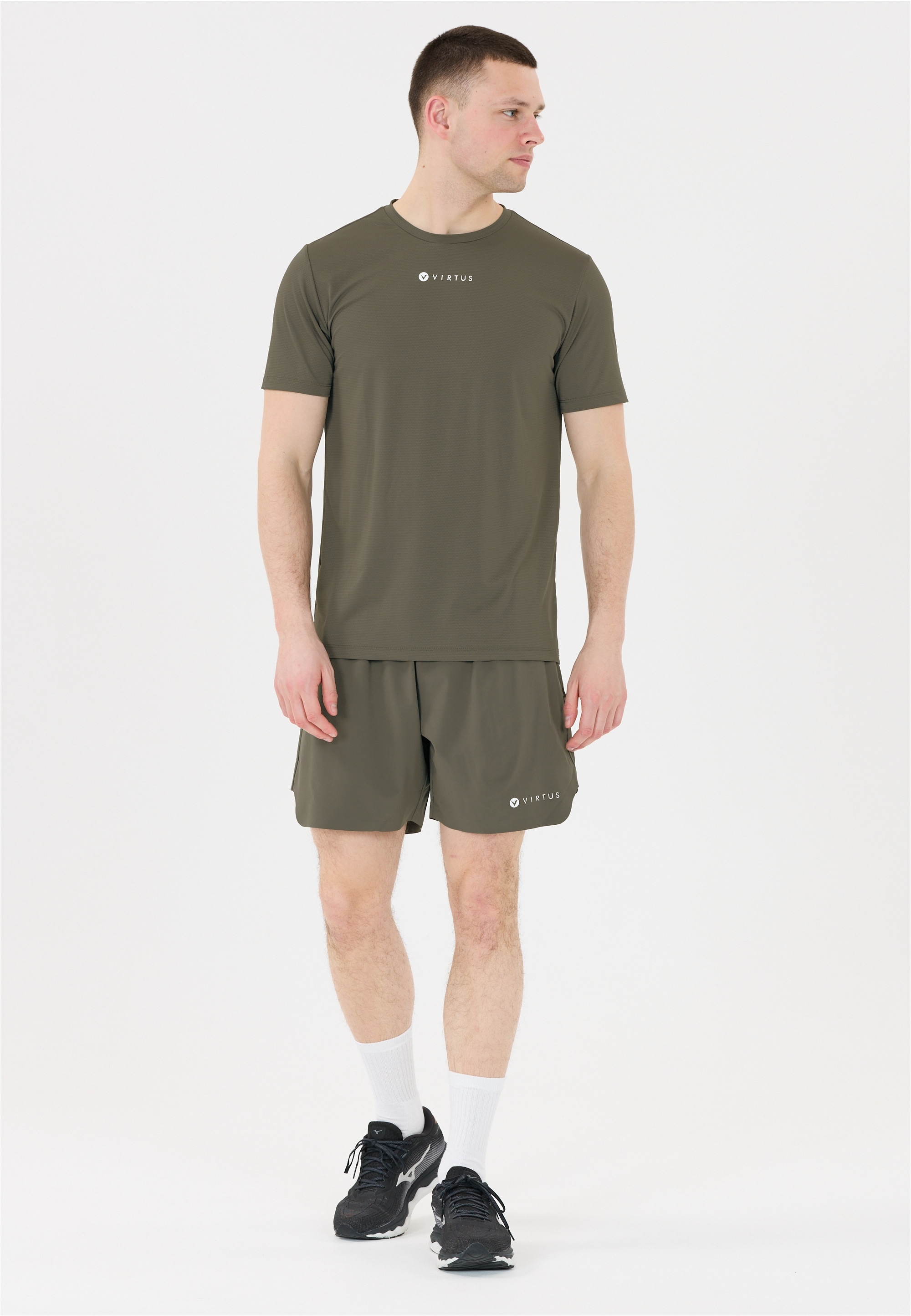 Virtus Shorts »Spier«, mit feuchtigkeitsregulierenden Eigenschaften