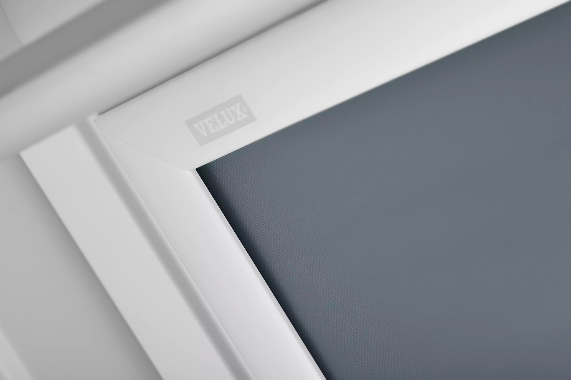VELUX Verdunklungsrollo »DKL 4581SWL, Farbe: blaugrau«, verdunkelnd, ohne Bohren, in Führungsschienen, weiße Führungsschienen & Griffleiste