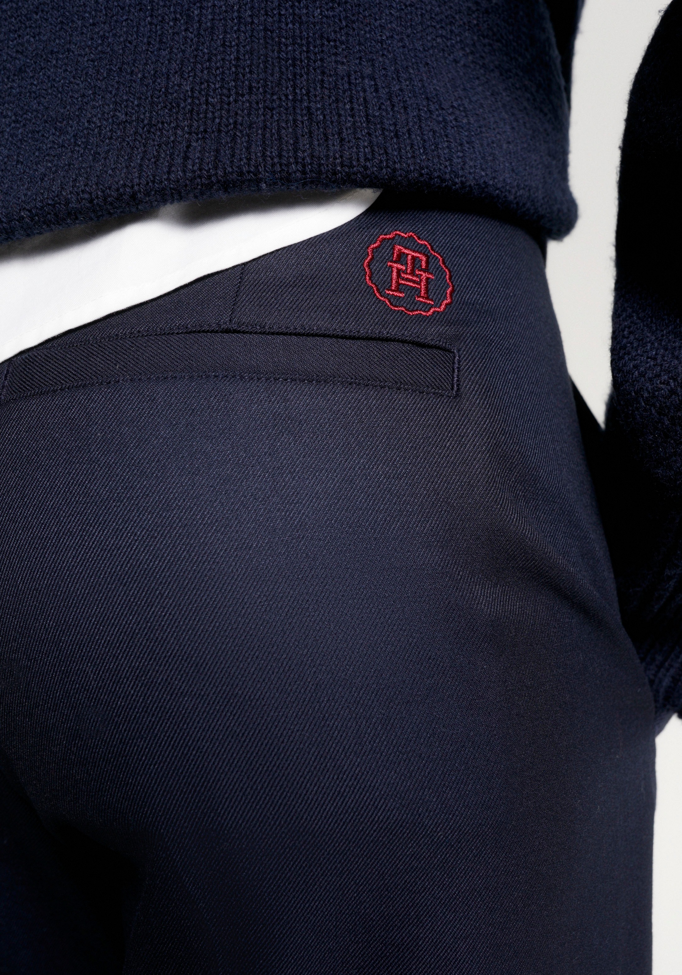 Tommy Hilfiger Webhose »MD CORE SLIM STRAIGHT PANT«, mit Logostickerei auf  der Rückseite für kaufen | BAUR