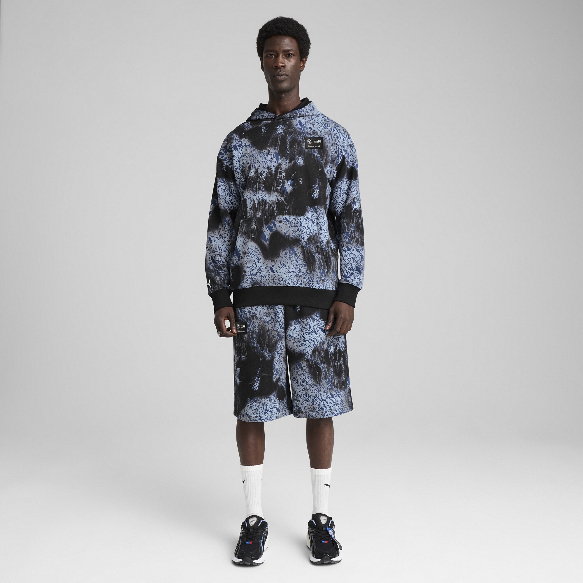 PUMA Sporthose »BMW M Motorsport Colour Splash Shorts mit Allover-Print Herren«