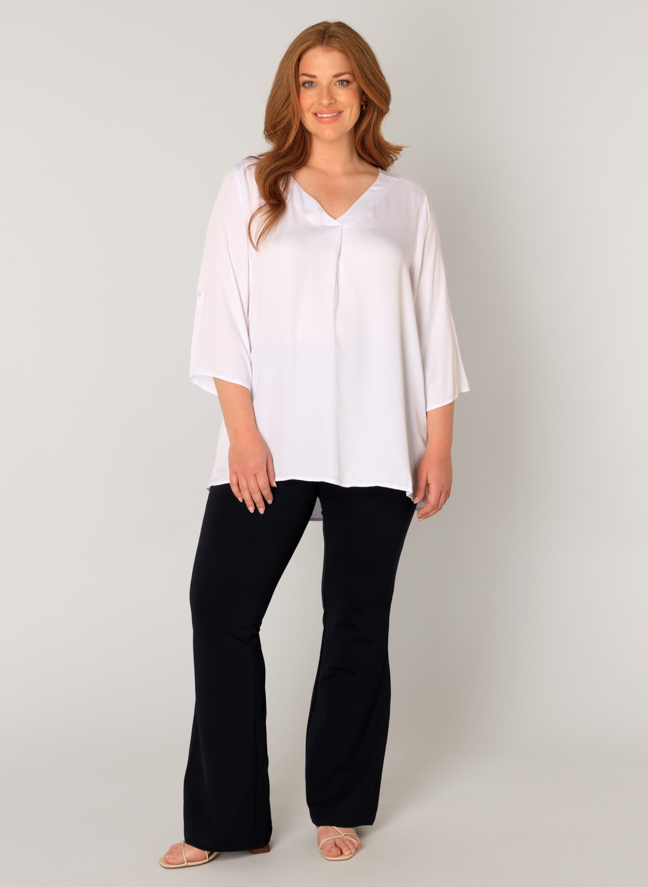 Base Level Curvy Shirtbluse "Yanina", mit V-Ausschnitt günstig online kaufen