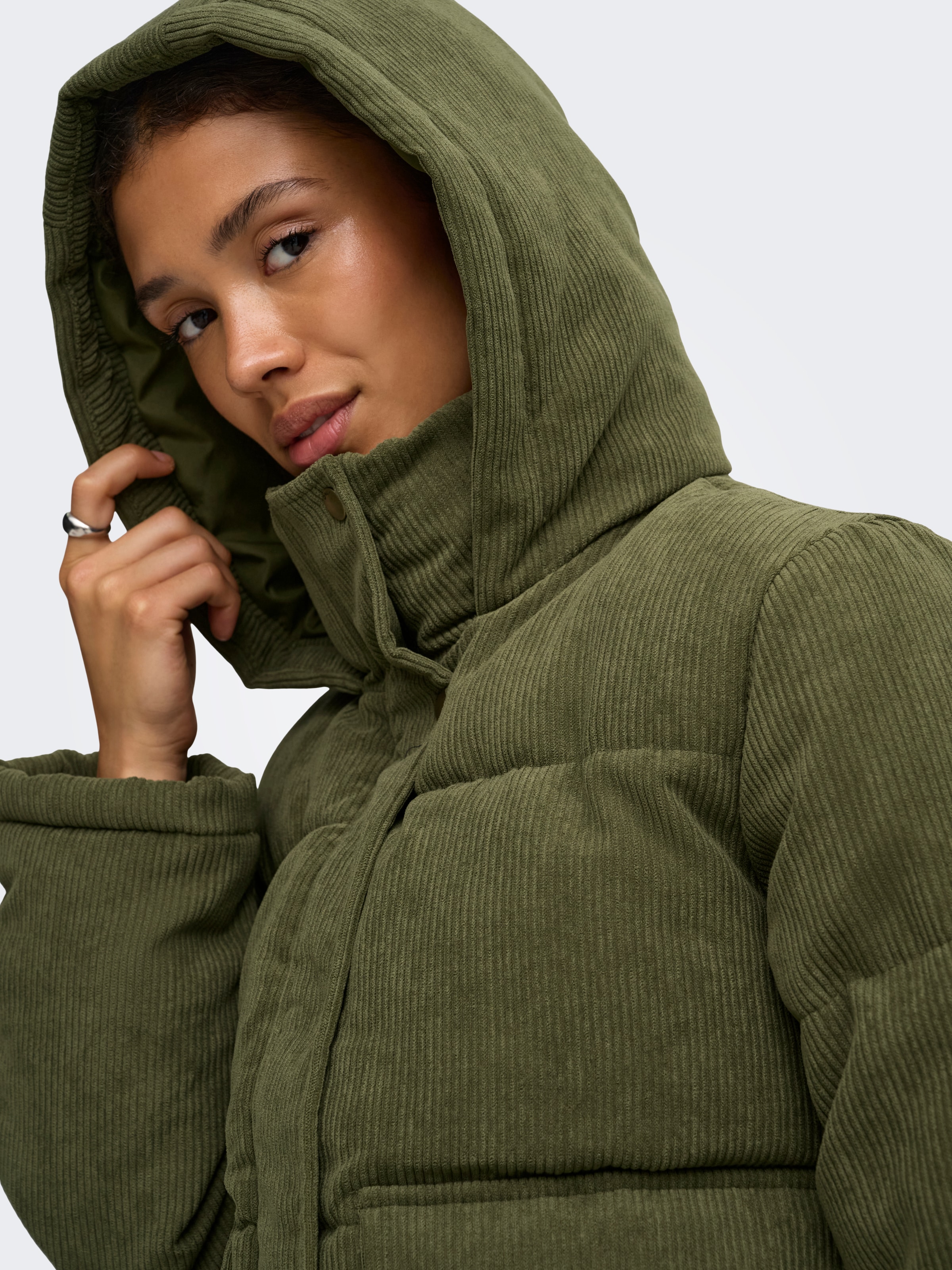 ONLY Steppjacke »ONLZAHARA CORDUROY PUFFER CC OTW« mit Kapuze Kunstfaser
