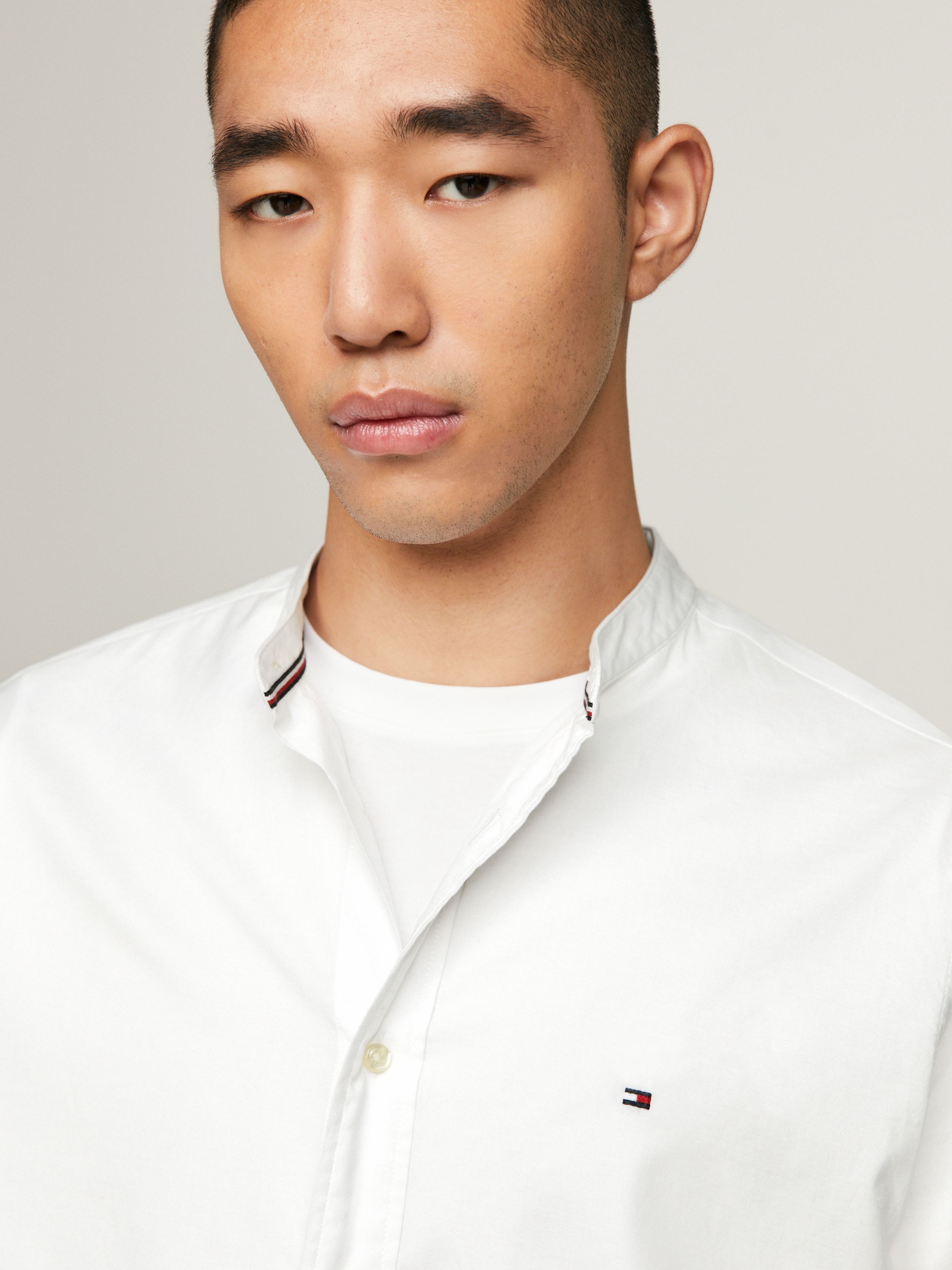 Tommy Hilfiger Langarmhemd »NATURAL SOFT SOLID MAO RF SHIRT«, mit Tommy Hilfiger Markenstreifen innen am Ärmelschlitz