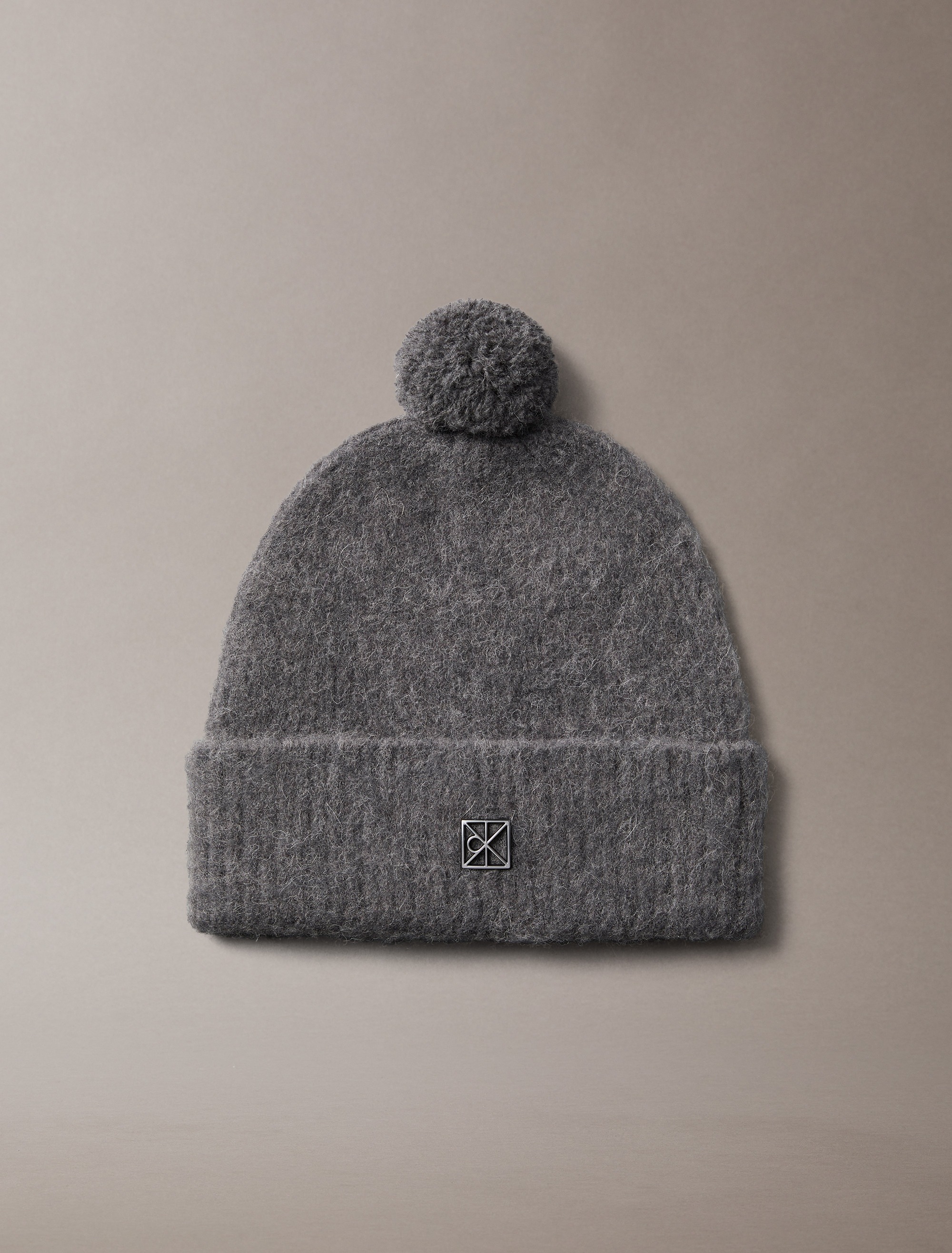 Calvin Klein Bommelmütze "EMBLEM BRUSHED POMPOM BEANIE" Perfekt für den All günstig online kaufen