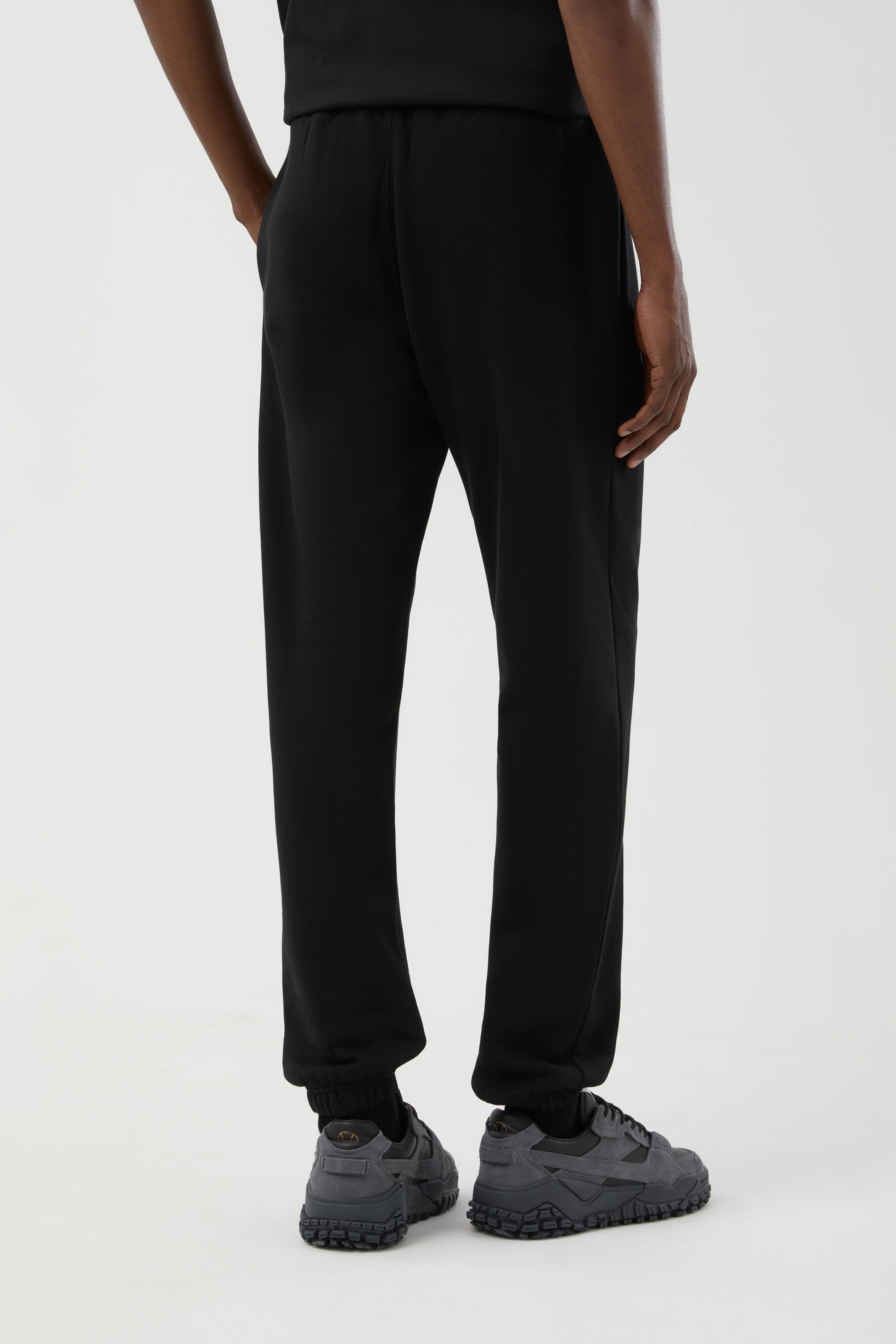 Ellesse Jogginghose »Darrochi Jog Pant«  für Erwachsene, normal-weite Passform, sportlicher Stil, lange Hose